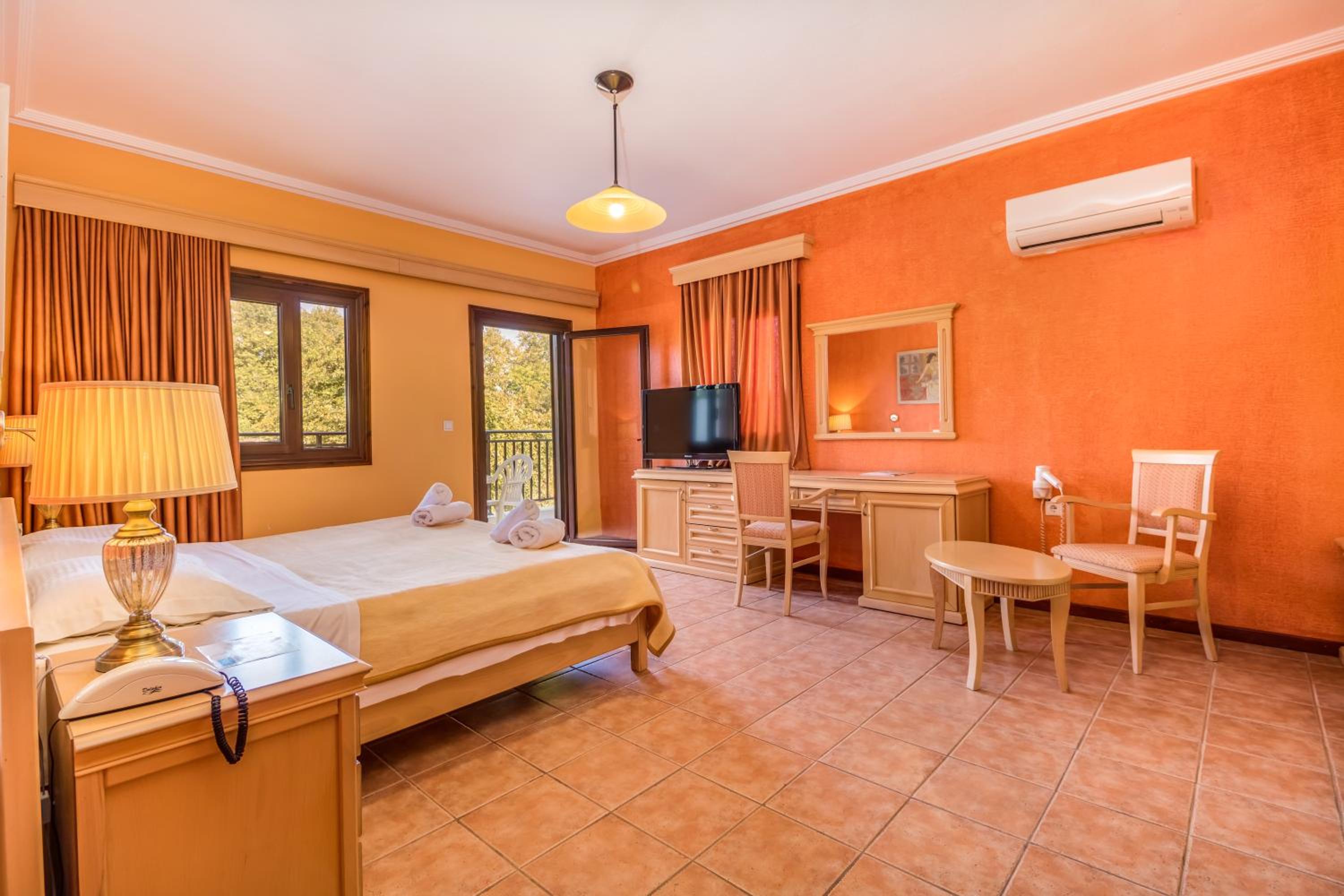 Deluxe Double or Twin Room - Photo 5