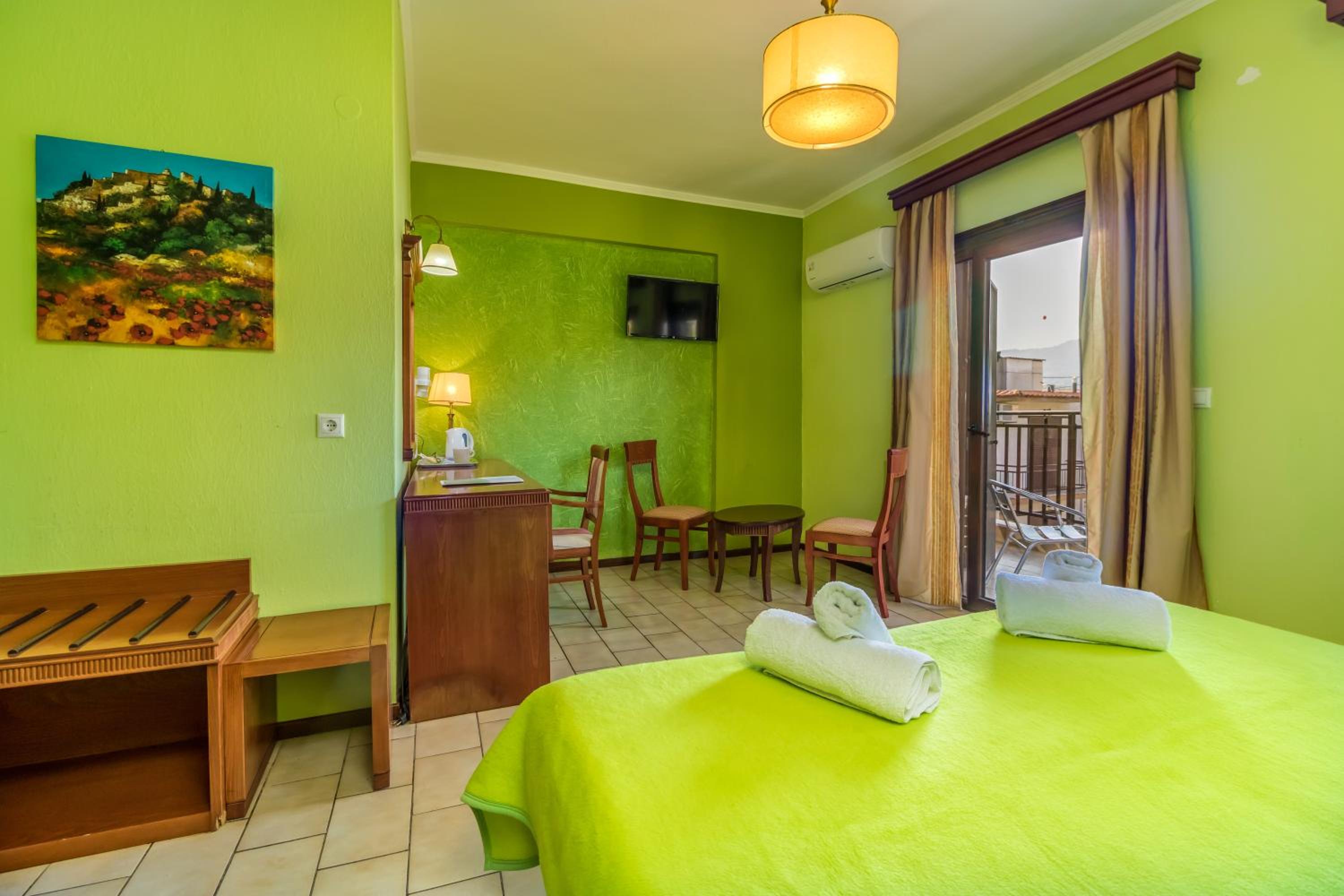Deluxe Double or Twin Room - Photo 9