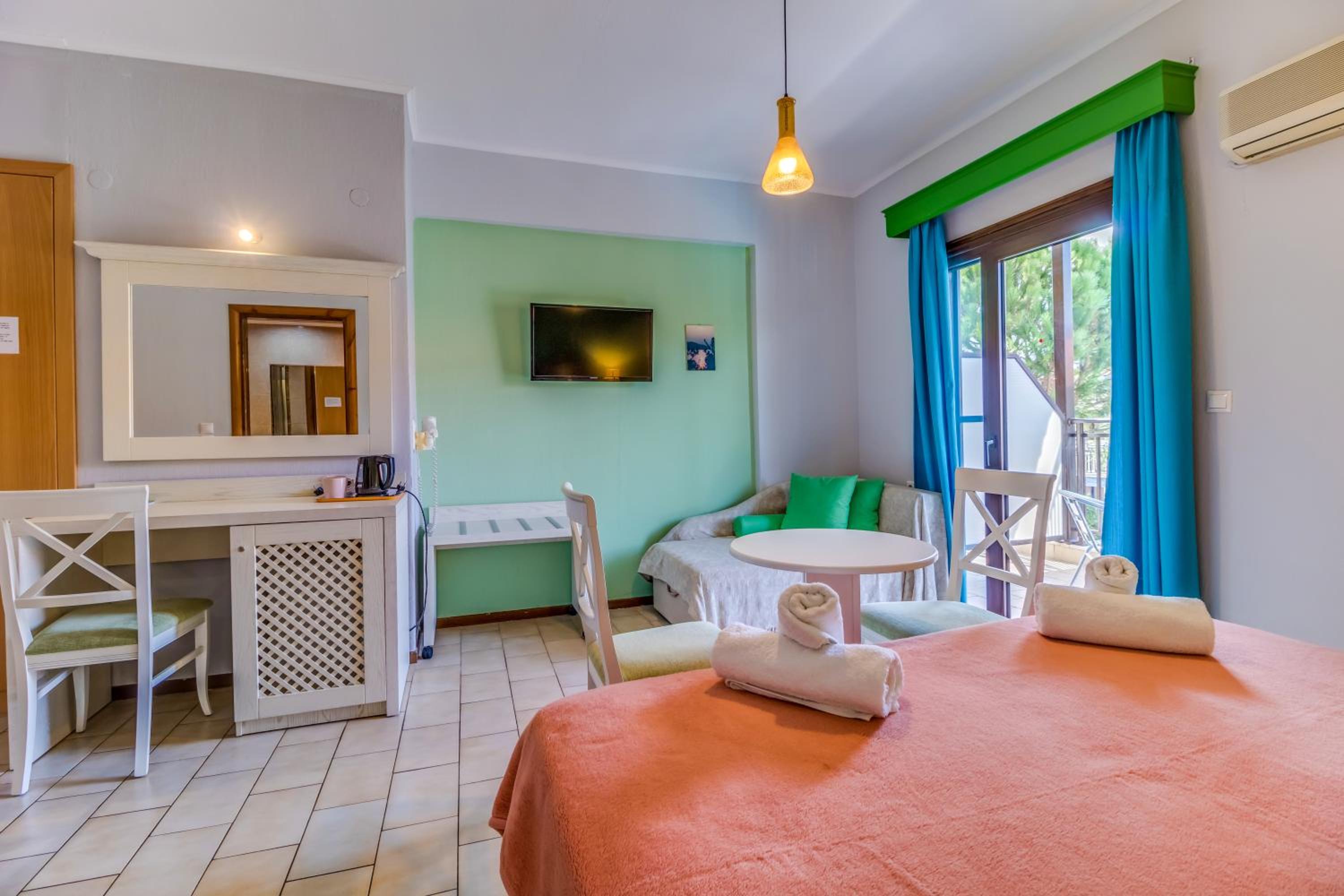 Superior Double or Twin Room - Photo 11