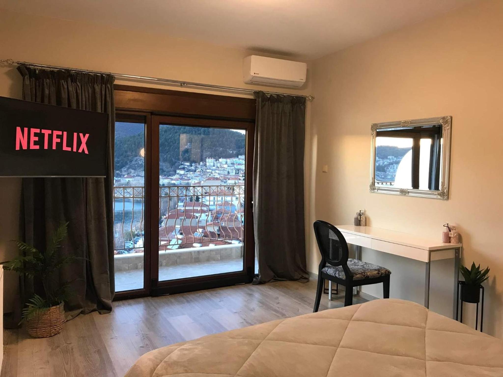 Suite with Lake View - Photo 1