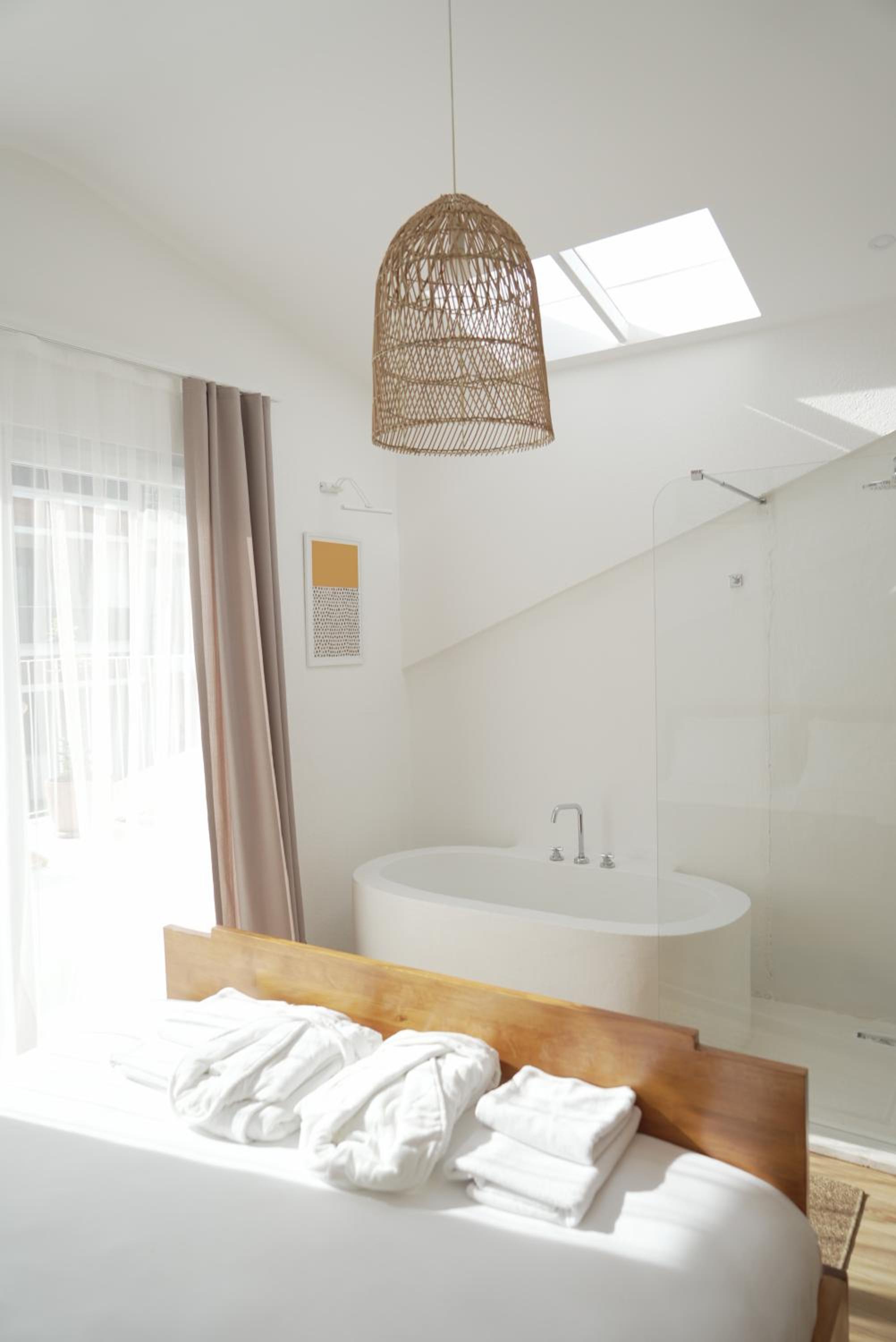 Standard Double Room - Photo 13
