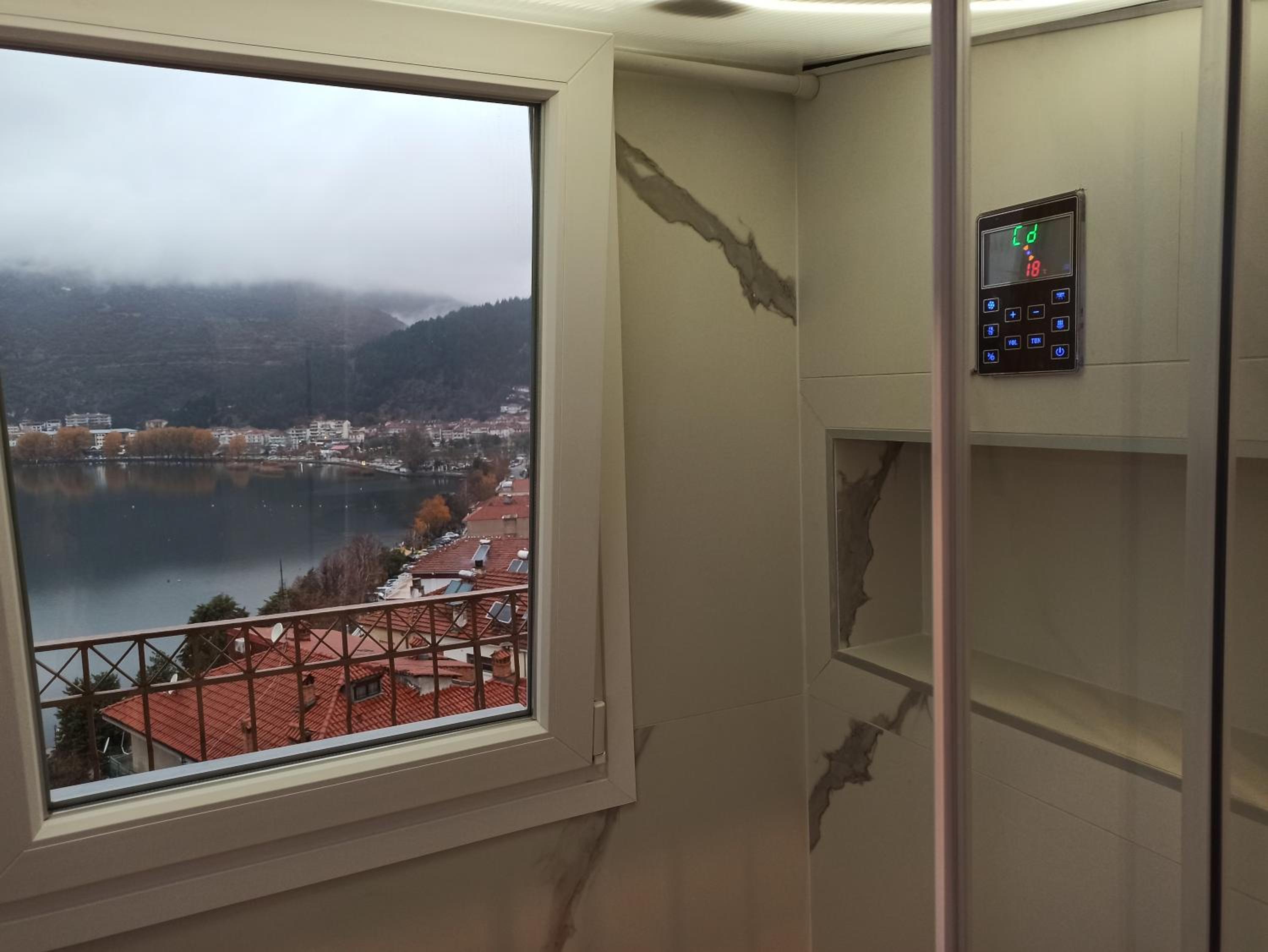 Suite with Lake View - Photo 24