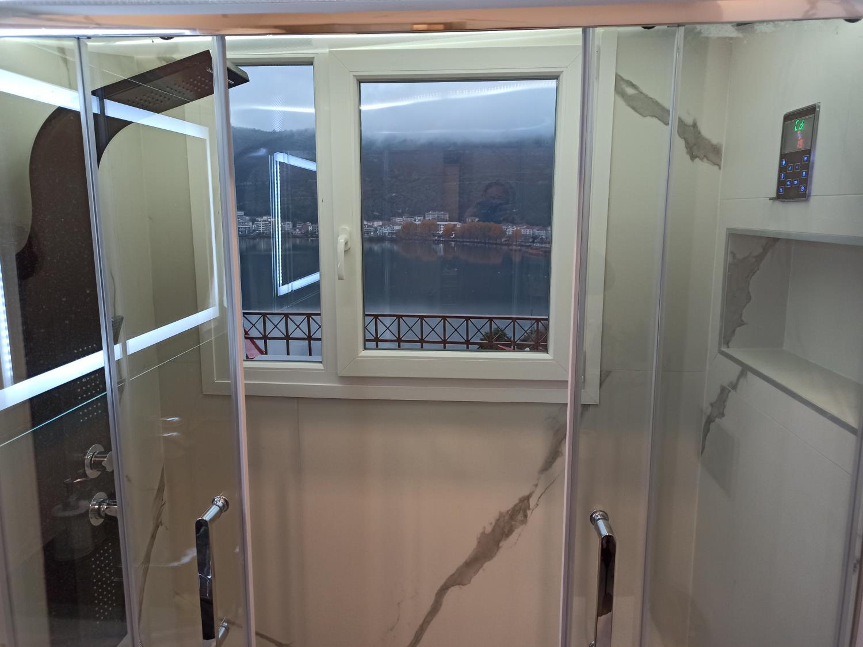Suite with Lake View - Photo 18