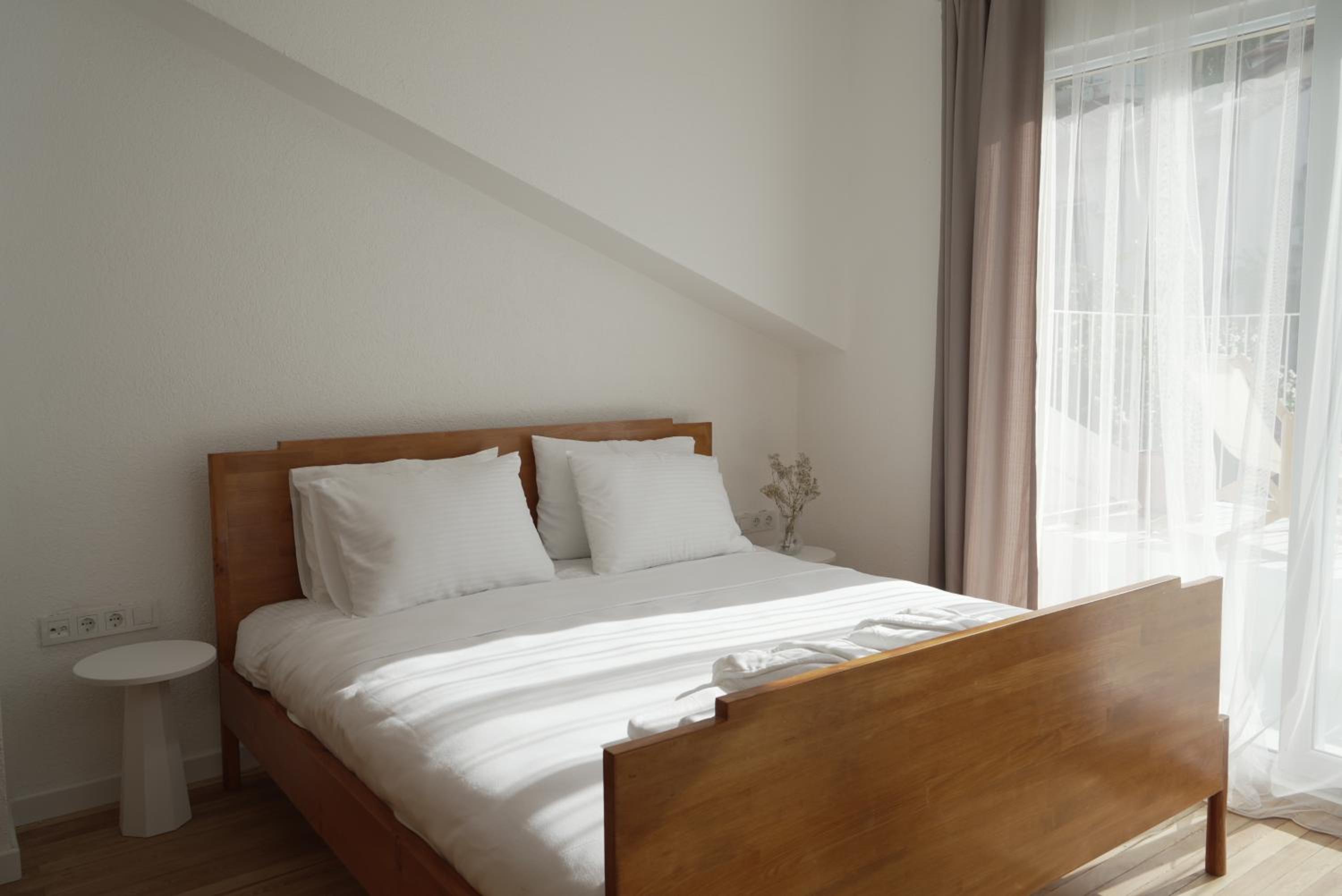 Standard Double Room - Photo 10