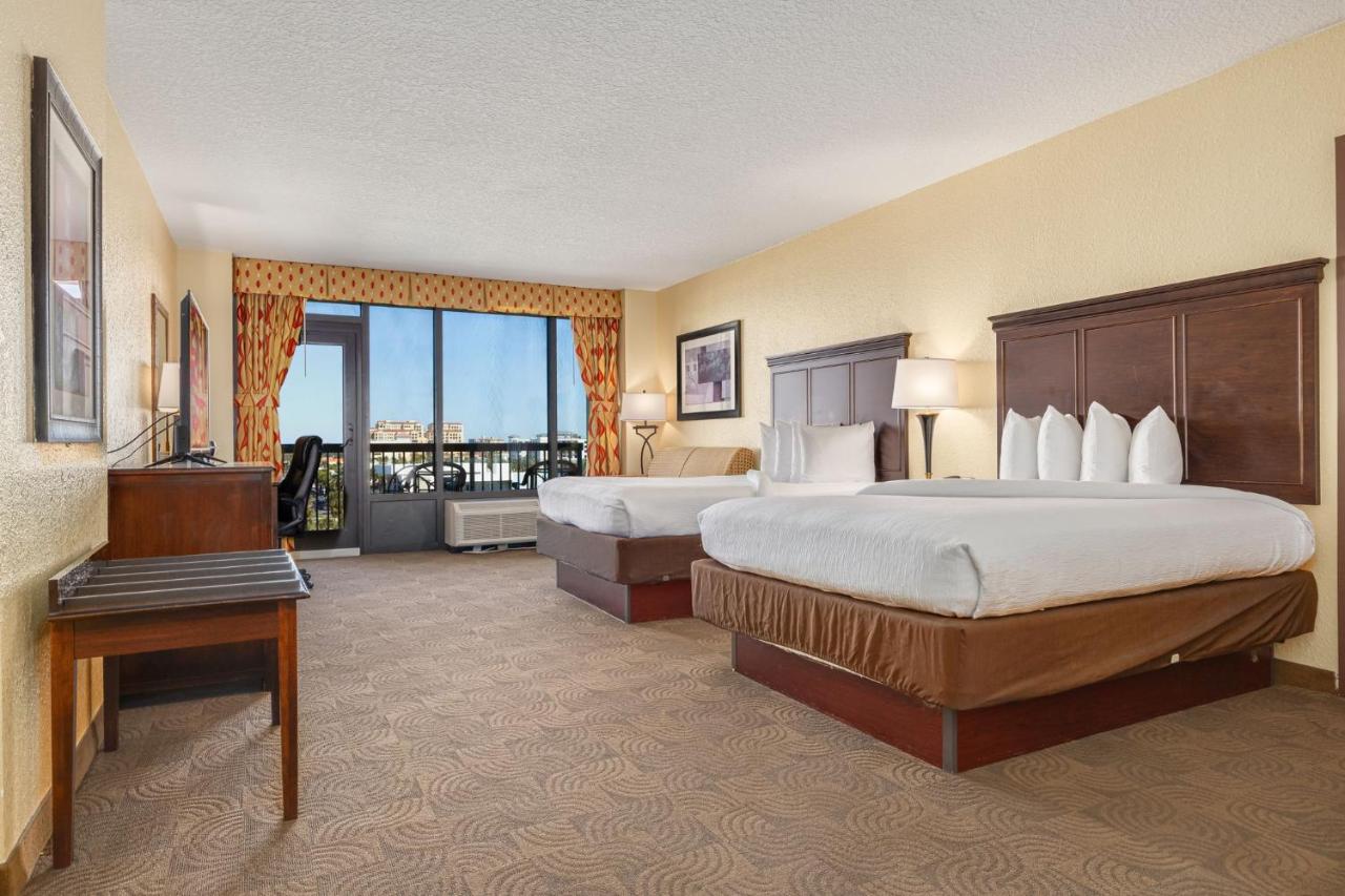 Queen room, 2 queen beds, balcony, No view
