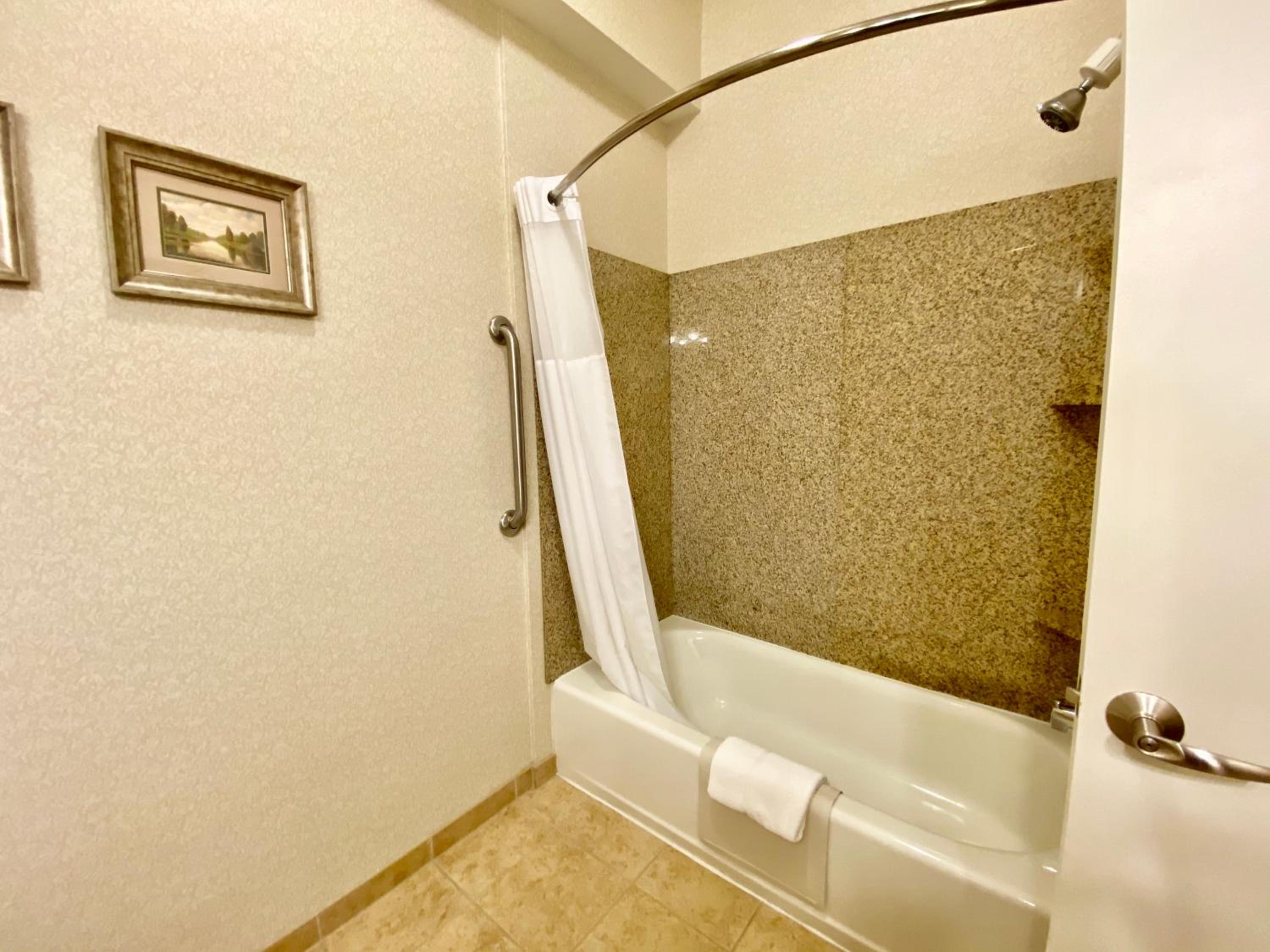 Standard Double Room with Two Double Beds - Non-Smoking - Photo 4