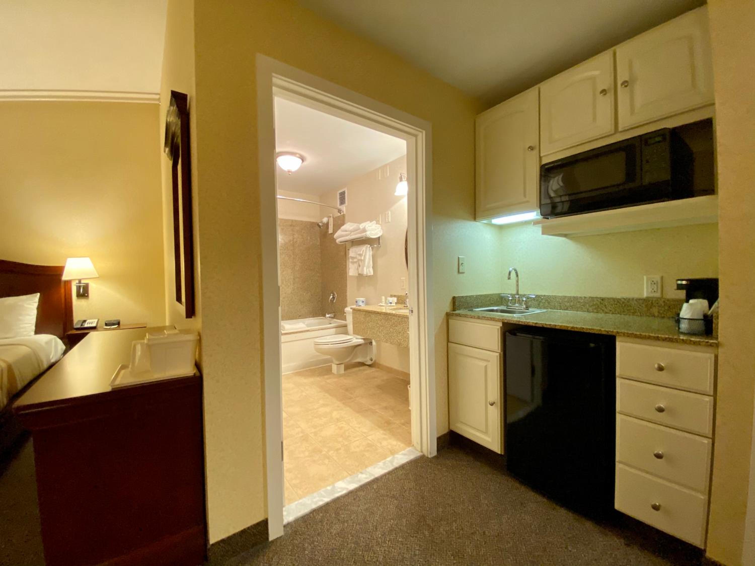King Suite - Non Smoking - Photo 2