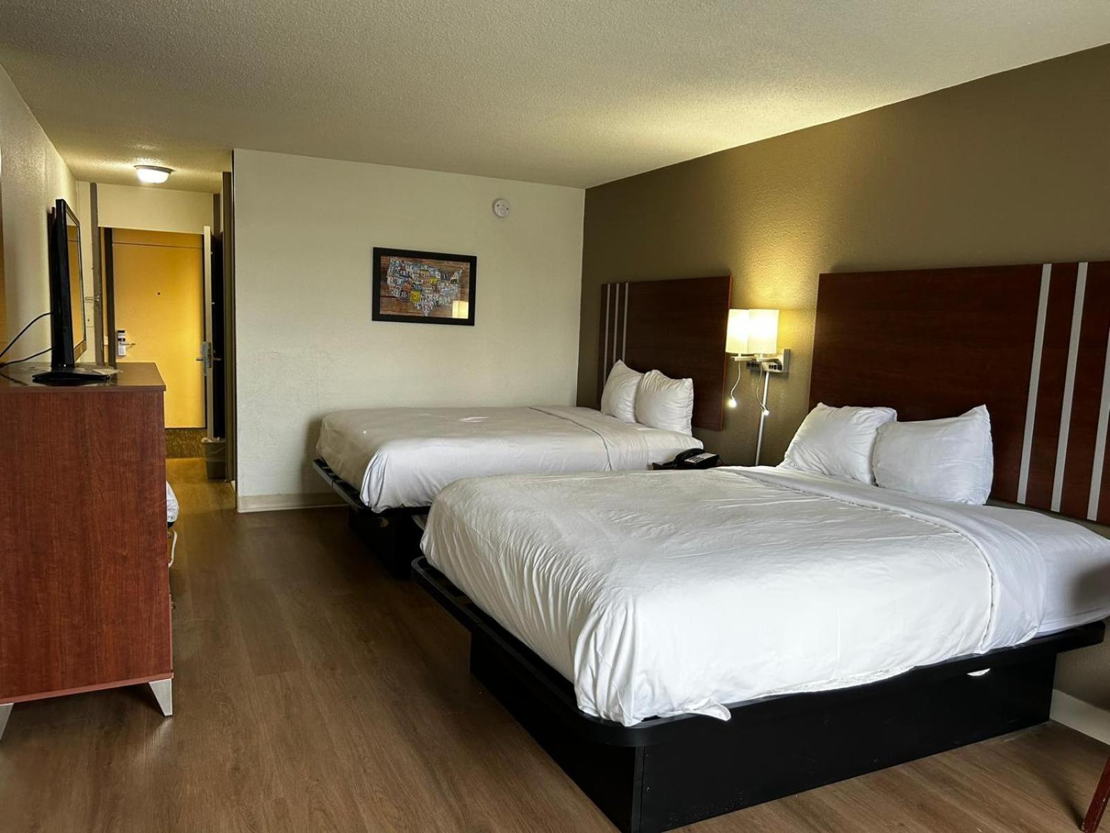 Standard Queen Room with Two Queen Beds - Non Smoking  - Photo 2