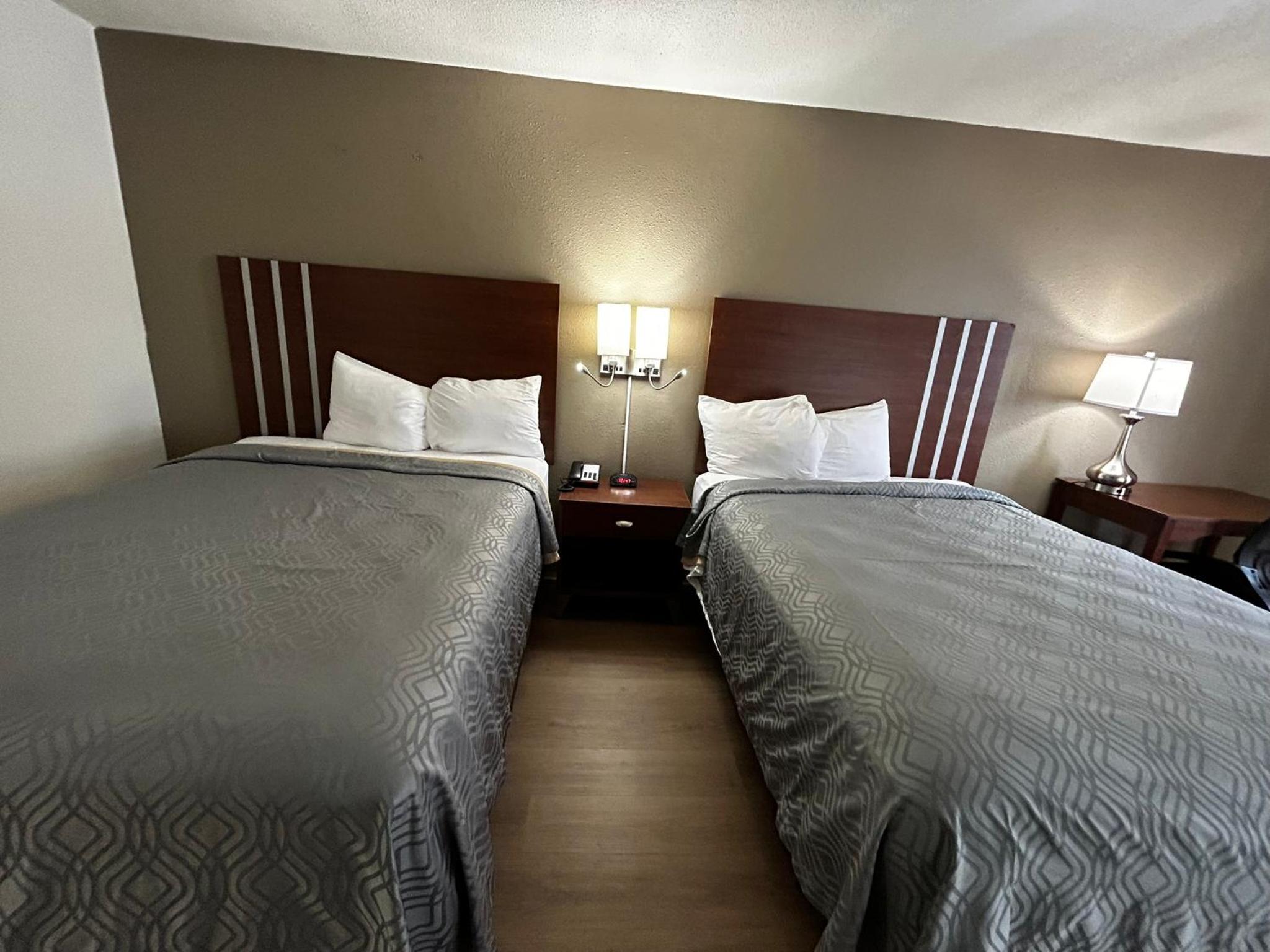 Standard Queen Room with Two Queen Beds - Non Smoking  - Photo 3