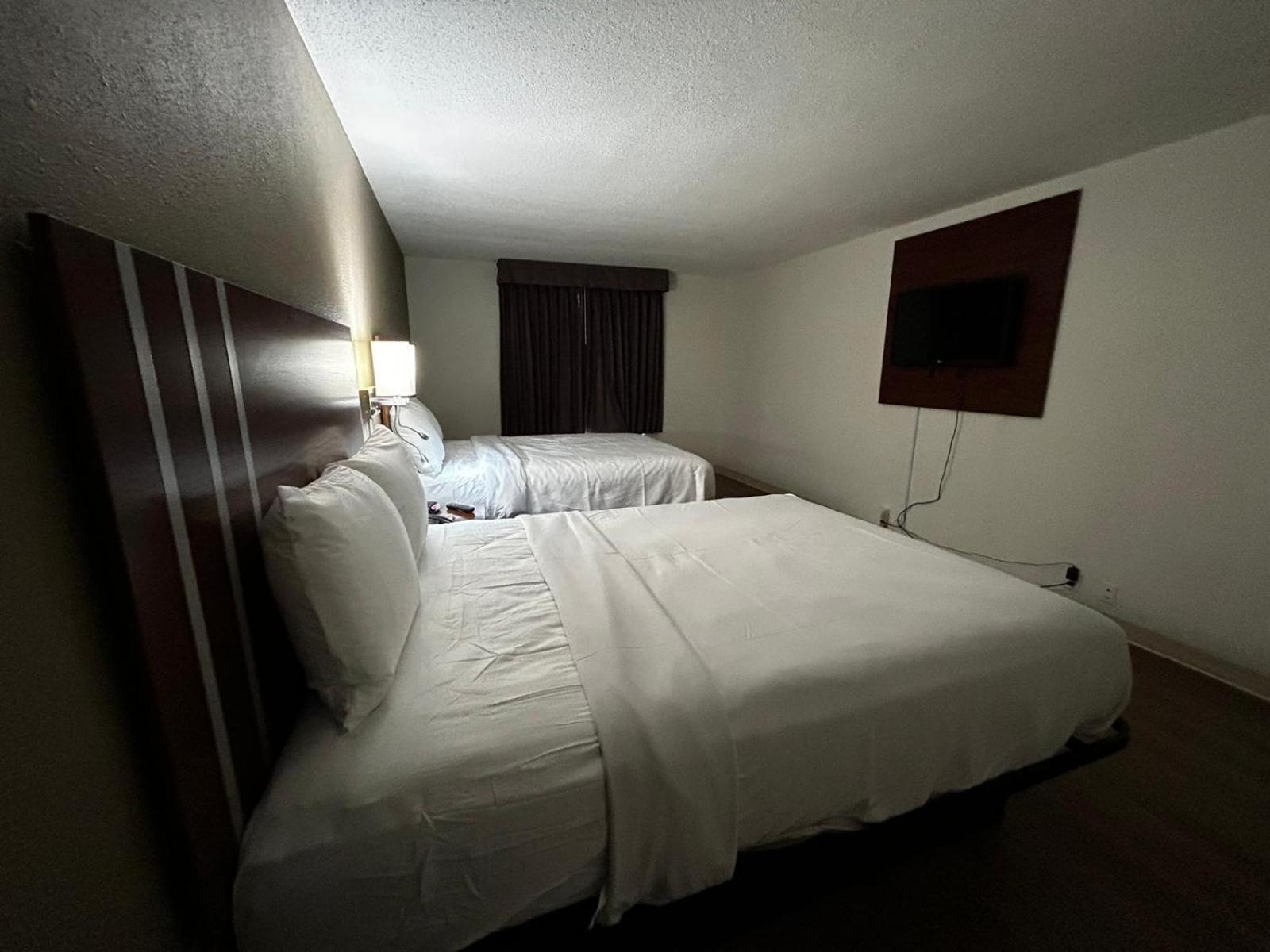 Standard Queen Room with Two Queen Beds - Non Smoking  - Photo 5