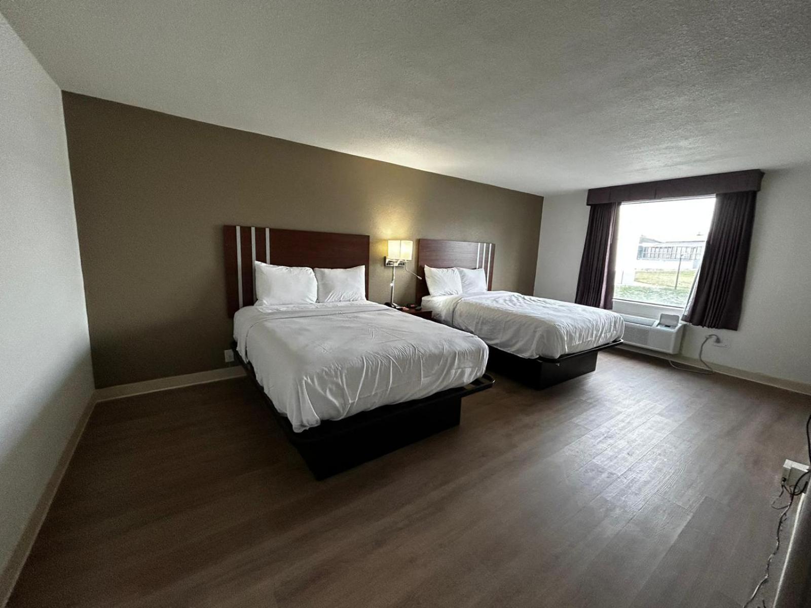 Queen Suite with Two Queen Beds and Sofabed - Non Smoking - Photo 1
