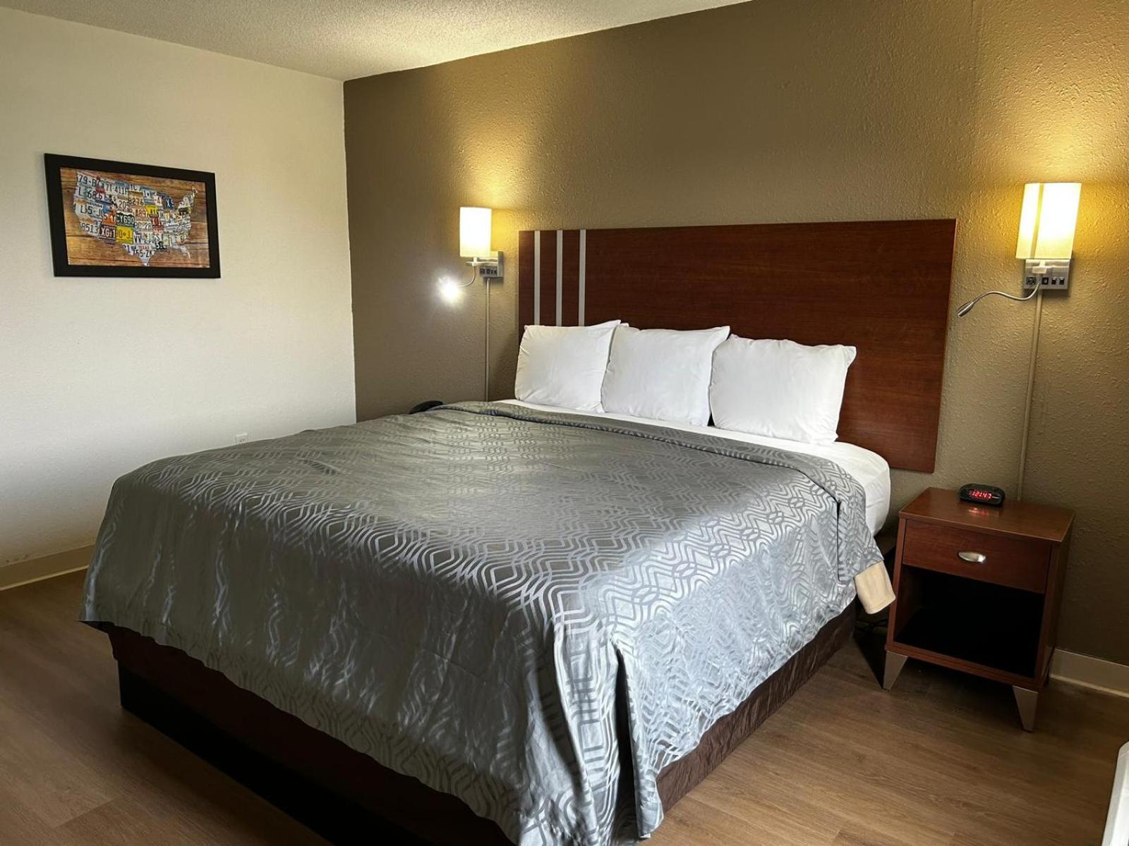 Standard King Room - Non Smoking - Photo 2