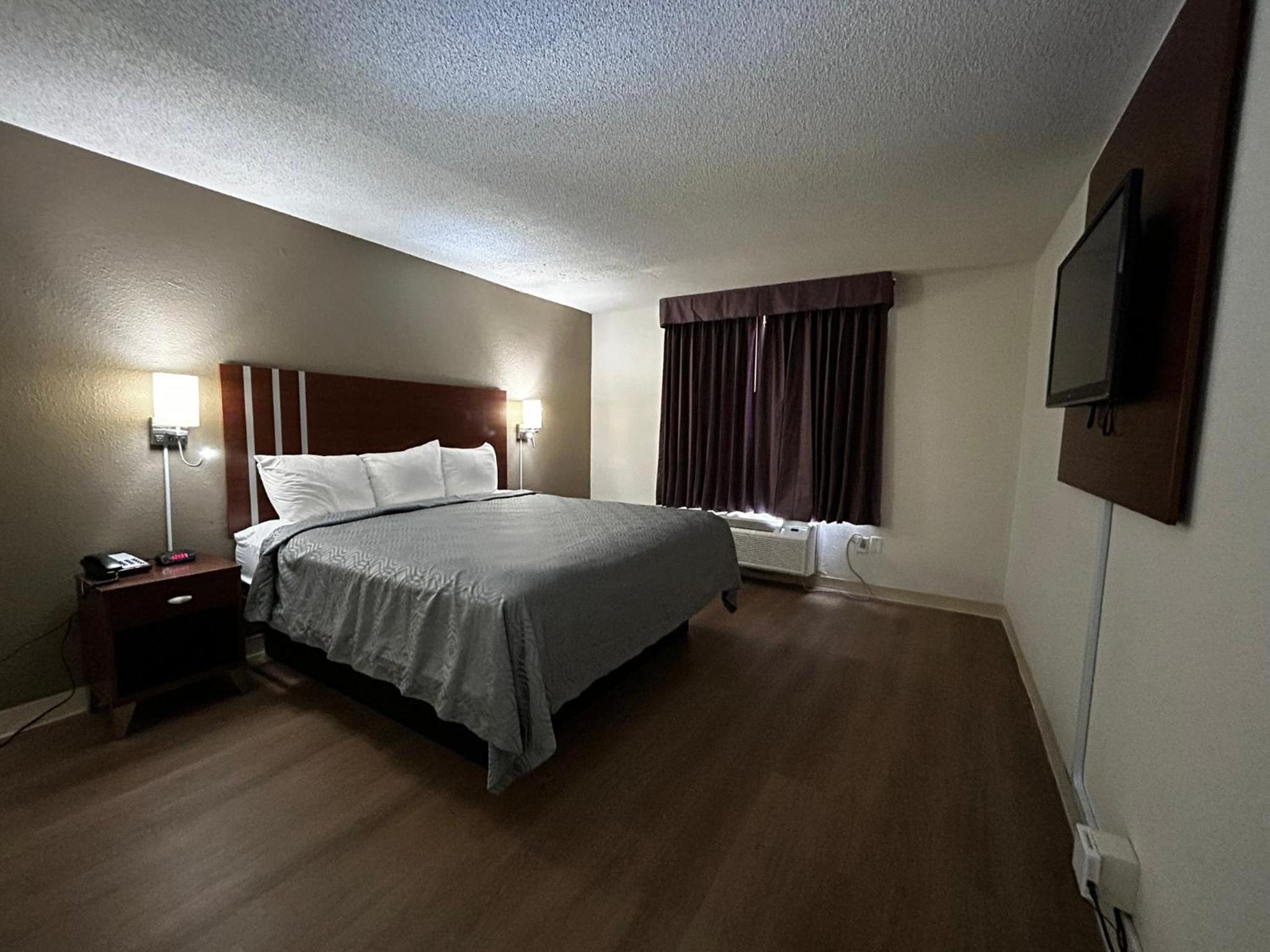 Standard King Room - Non Smoking - Photo 1