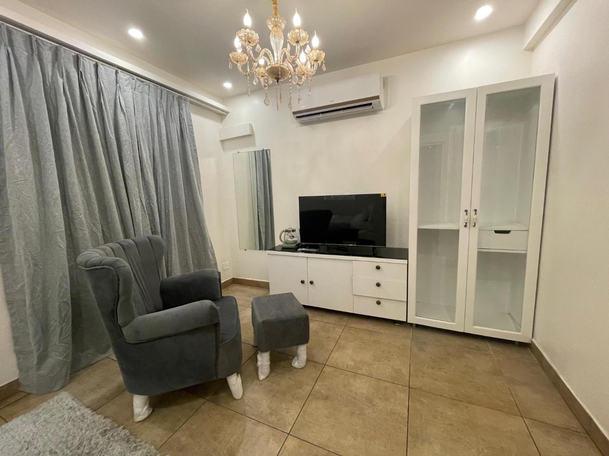 King Suite With Balcony - Photo 1