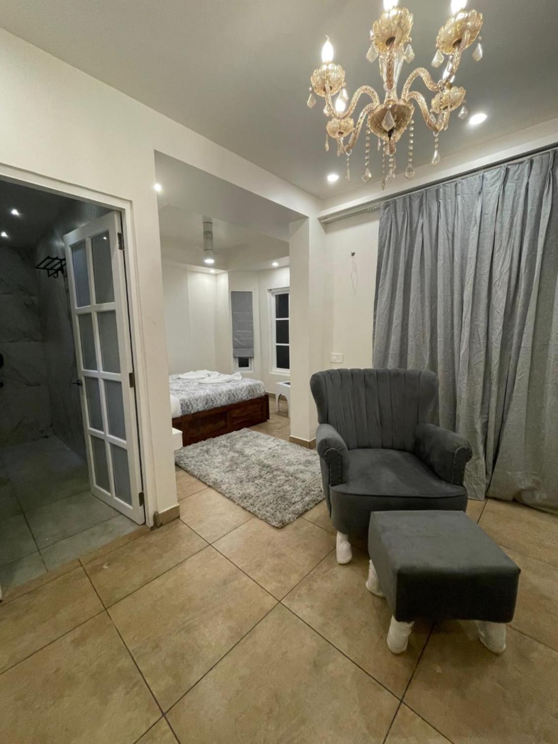 King Suite With Balcony - Photo 20