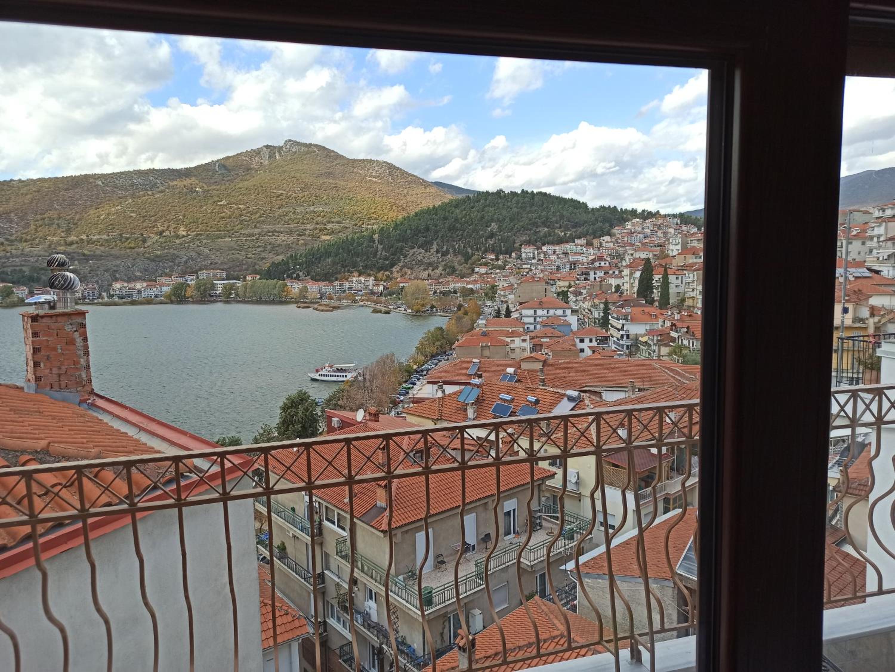 Suite with Lake View - Photo 9
