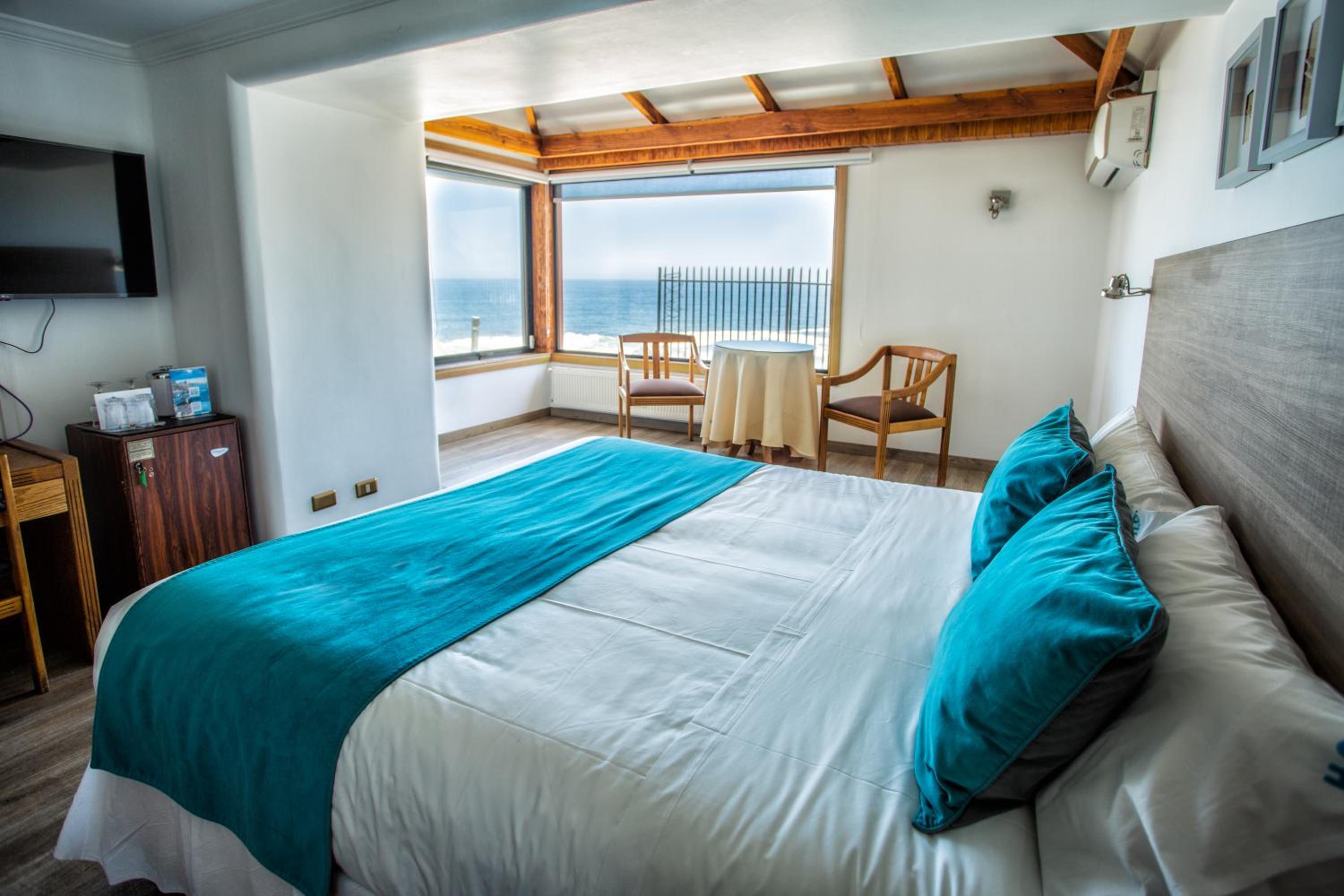 Standard Double Room with Partial Ocean View