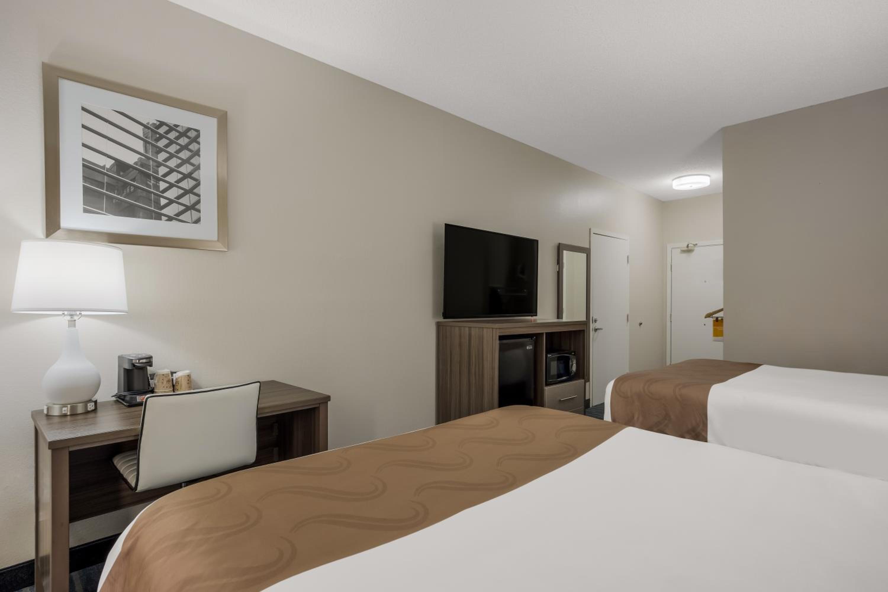 Double Room with Two Double Beds - Accessible/Non Smoking photo 3