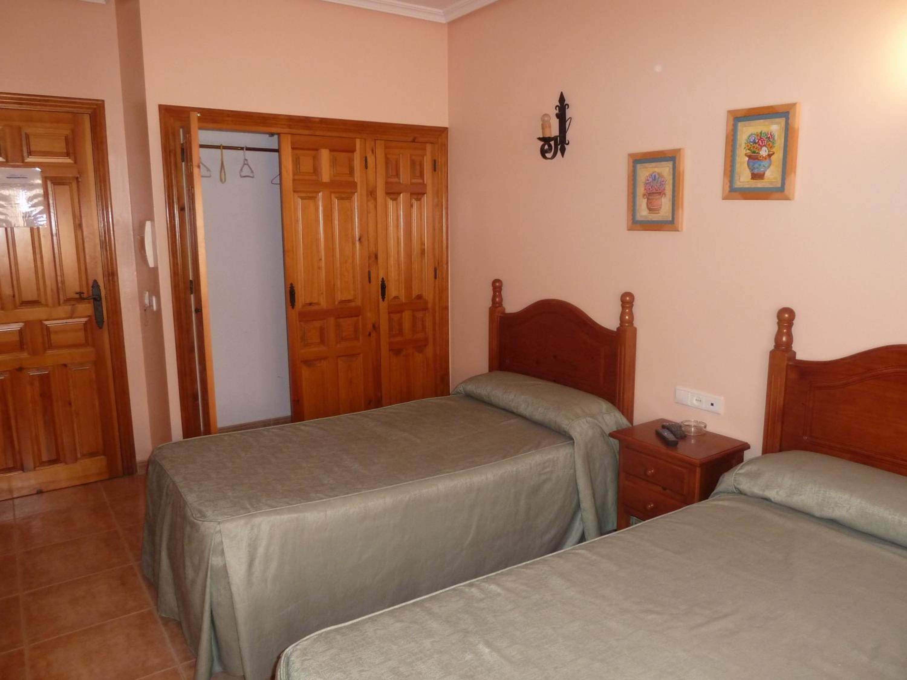Twin Room - Photo 1