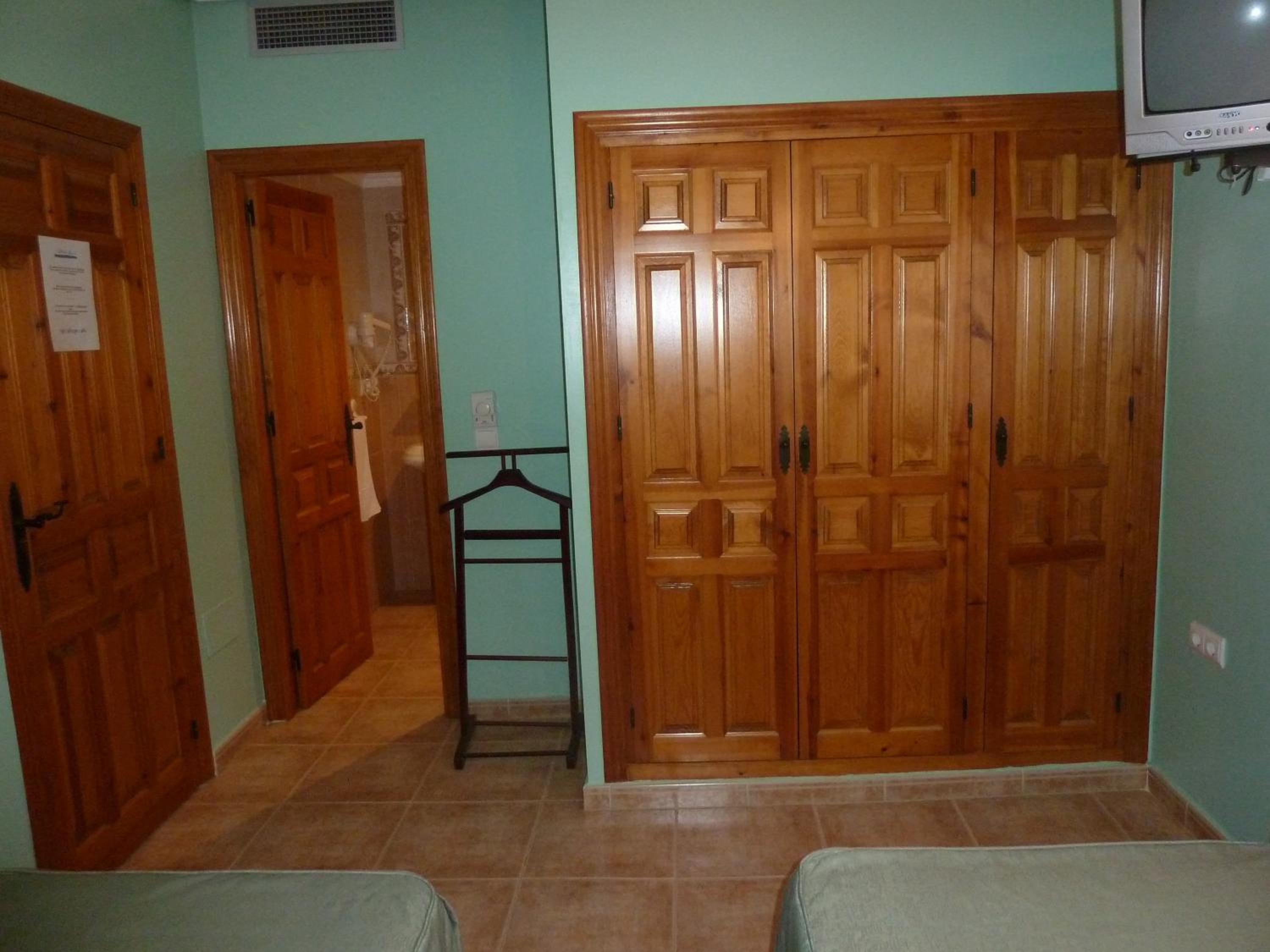 Twin Room - Photo 4