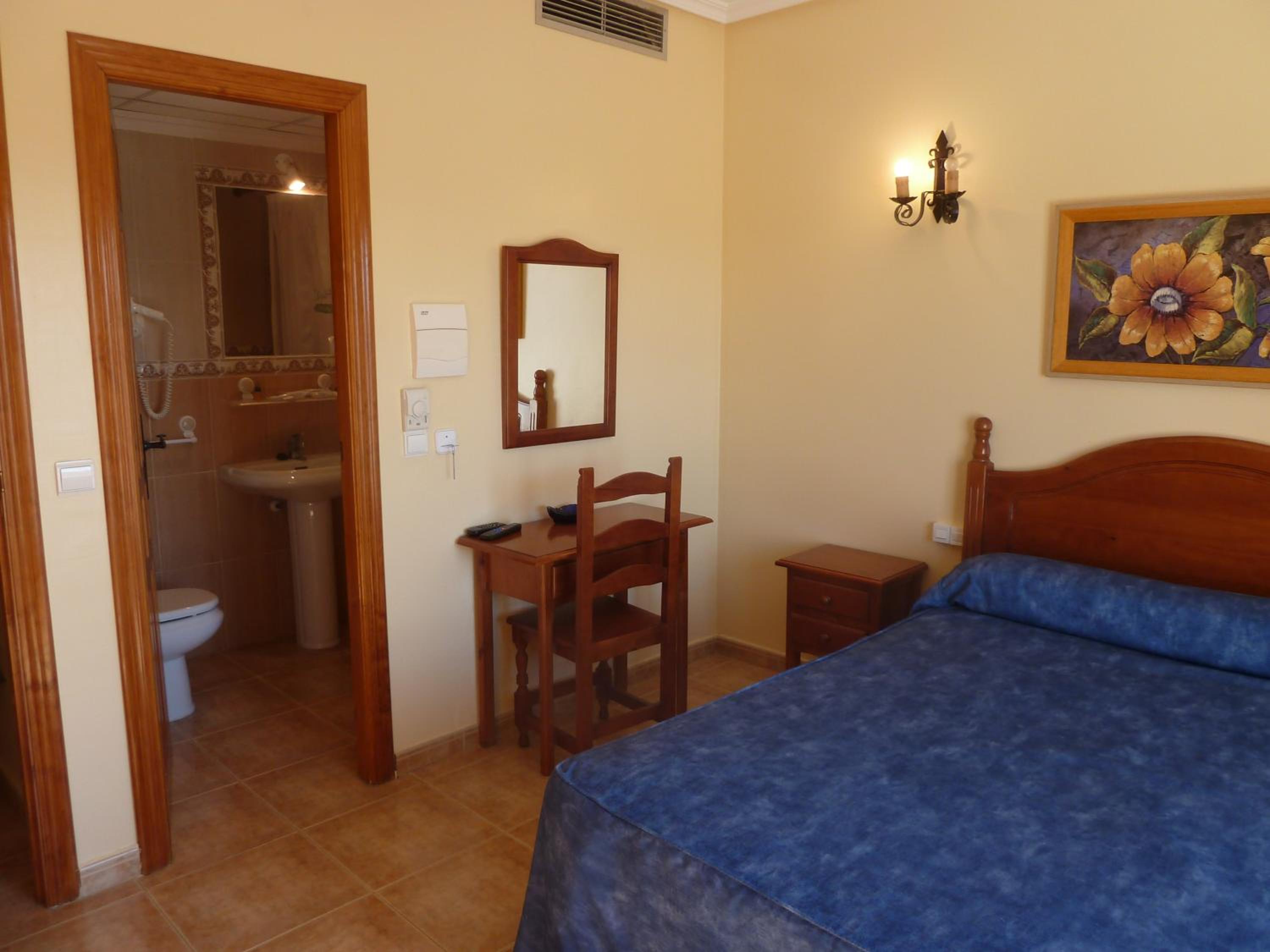 Queen Room with Balcony - Photo 1