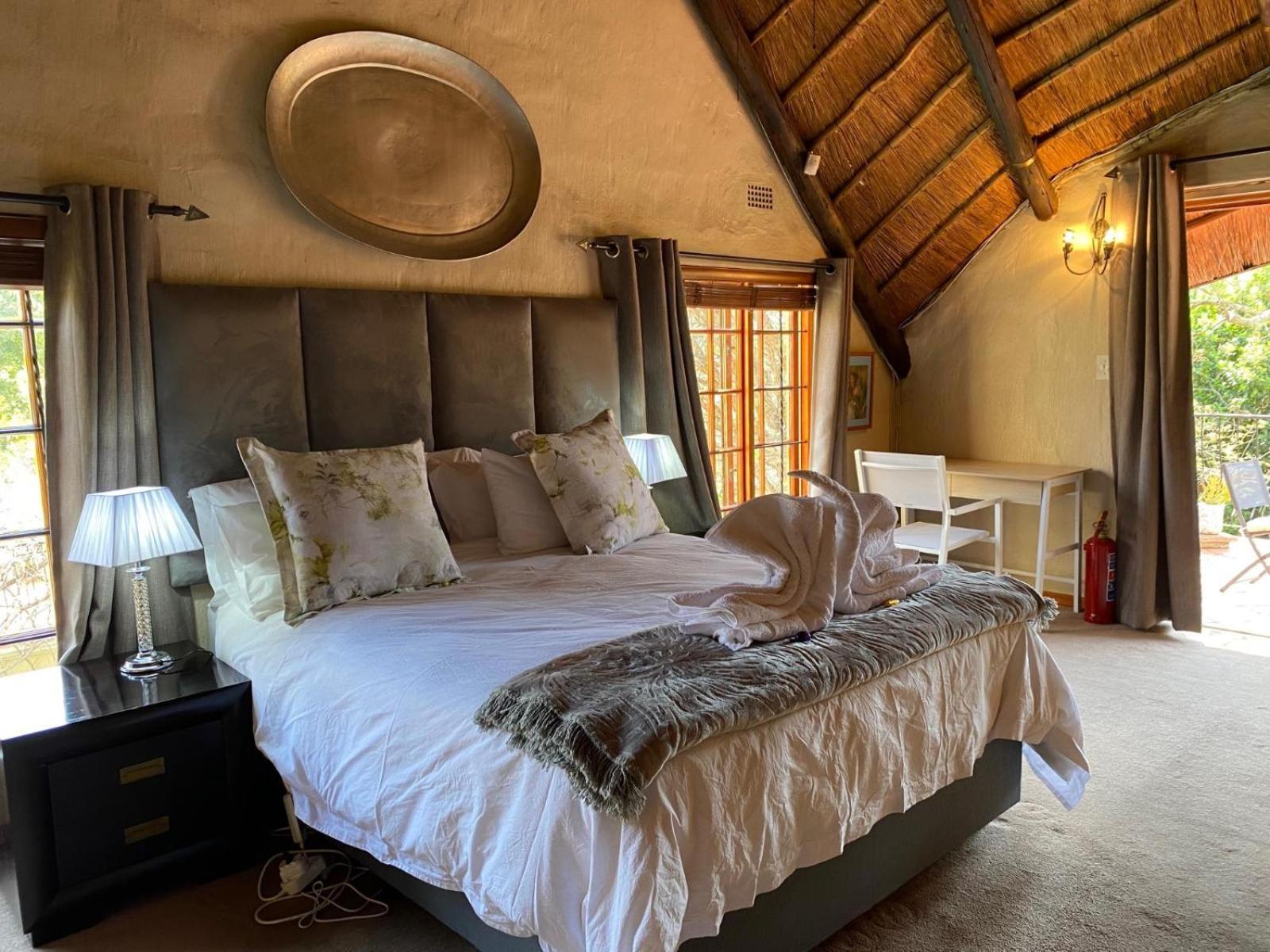 Queen Room with Balcony photo 1