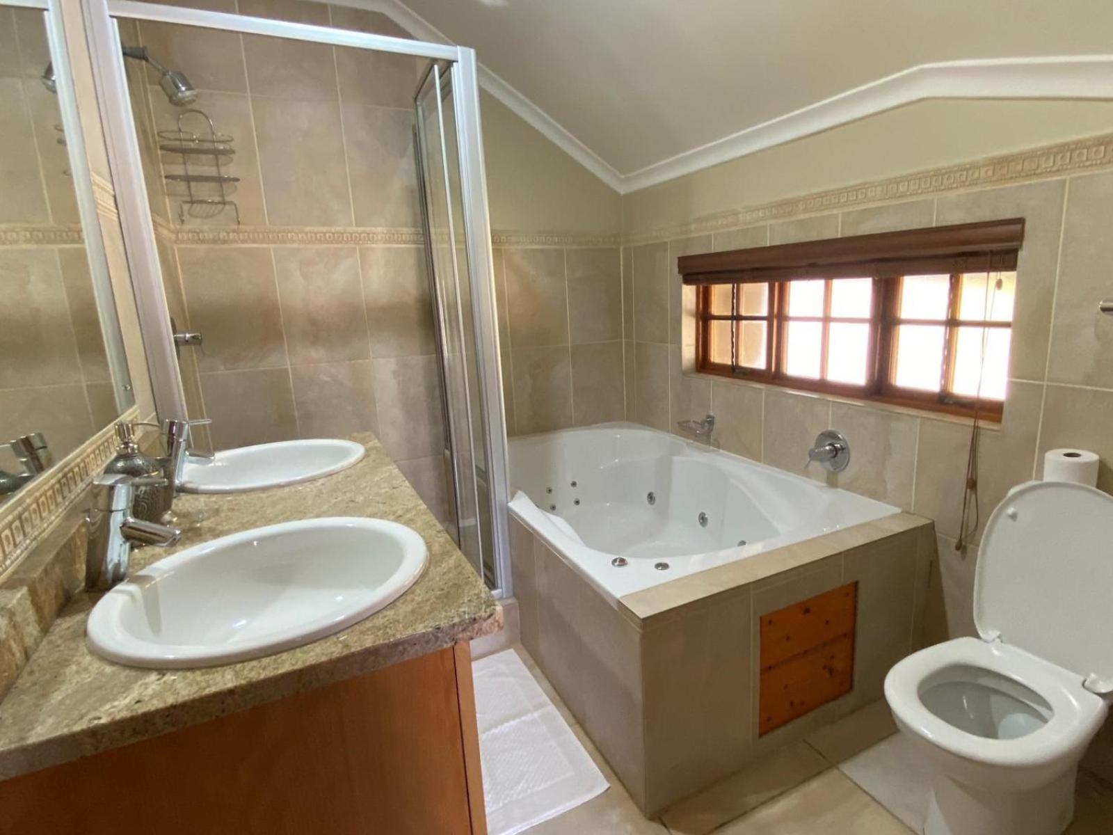 Queen Room with Balcony photo 2