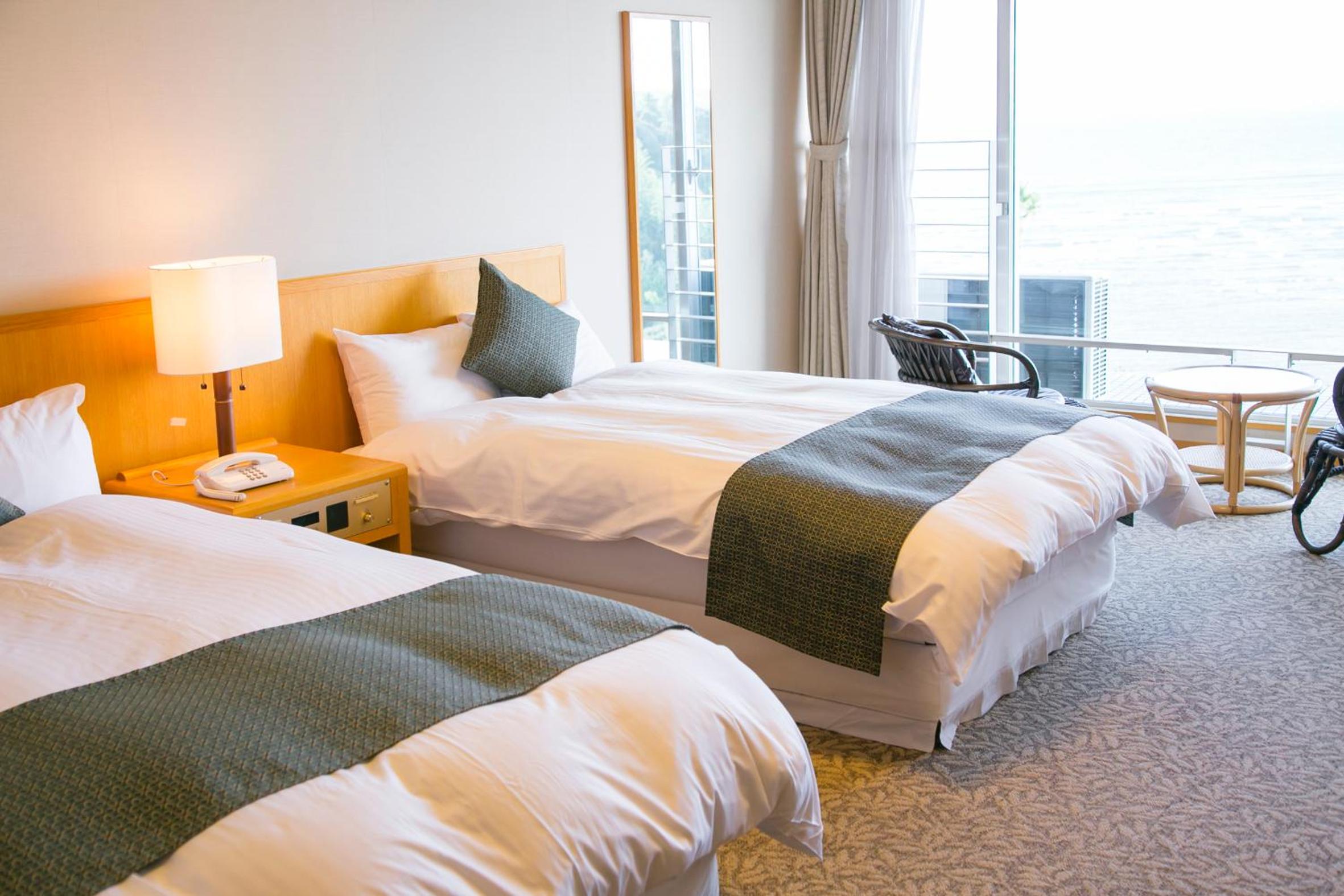 Twin Room with Sea View - Non-Smoking