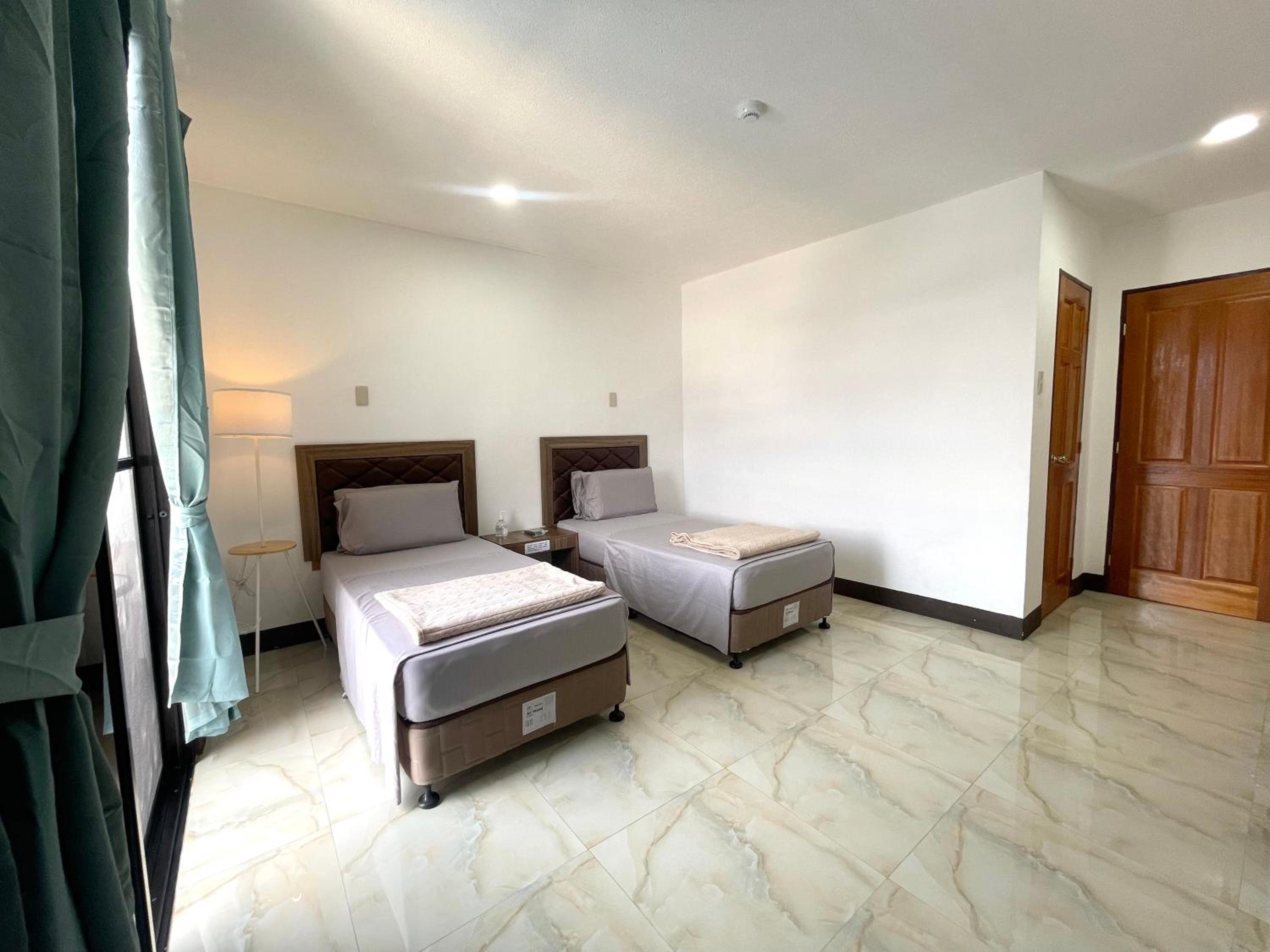 Standard Twin Room - Photo 5