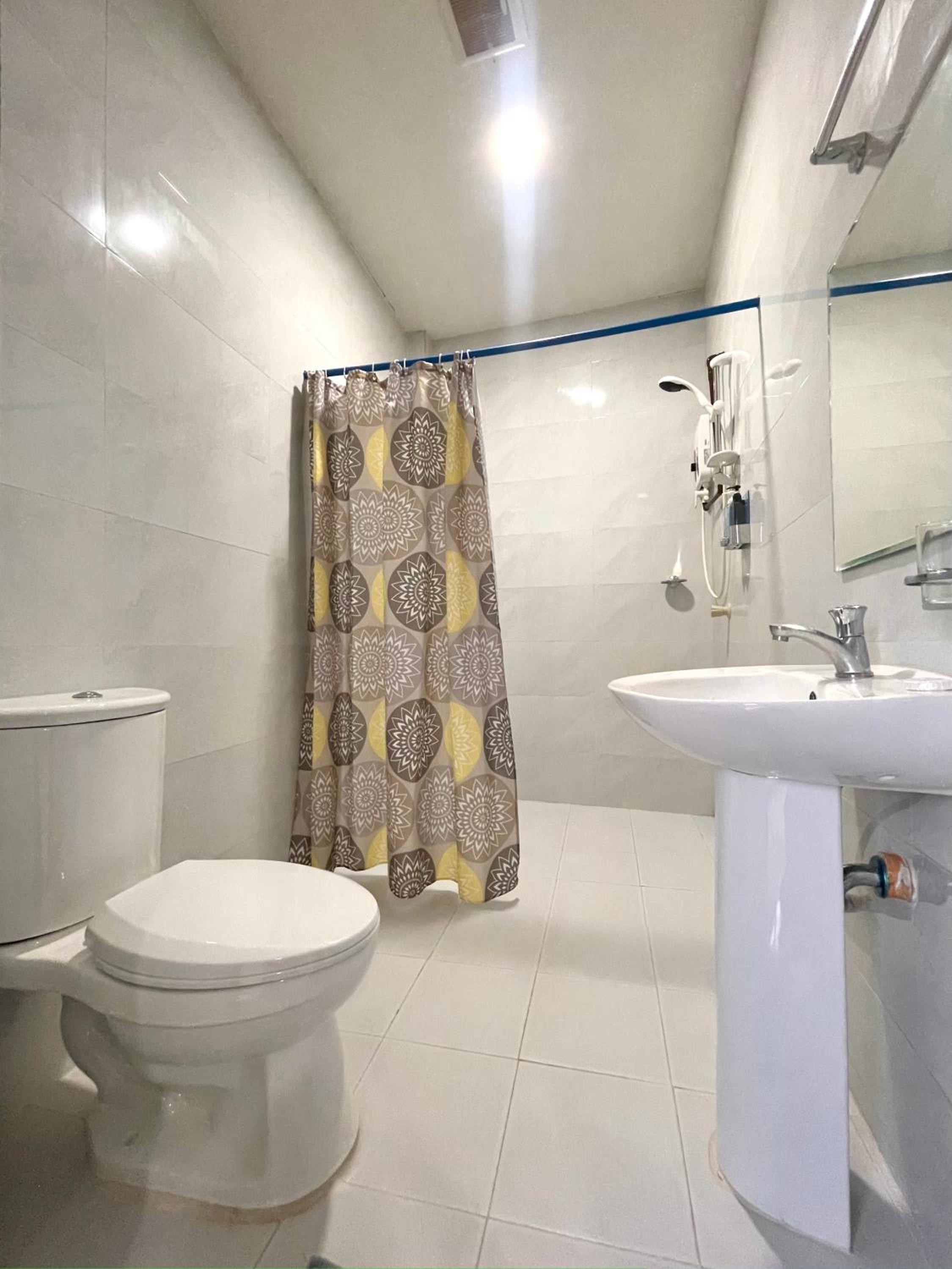 Standard King Room - Photo 4