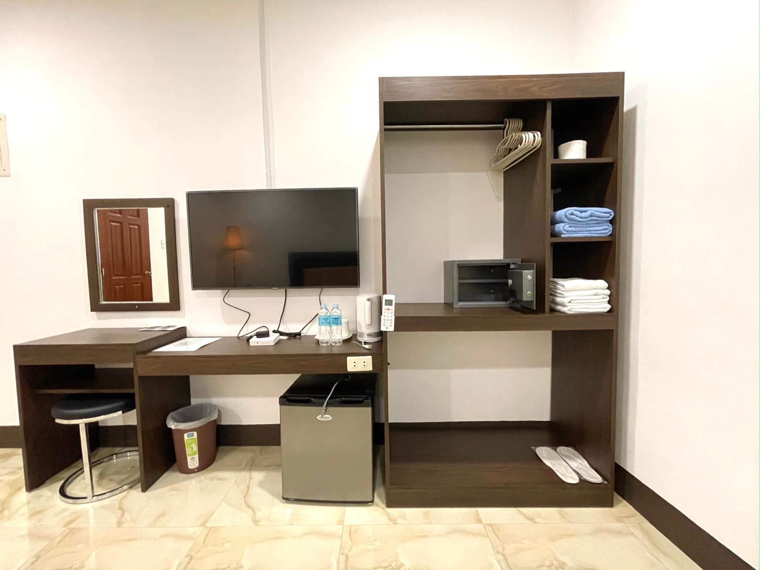 Standard Twin Room - Photo 2