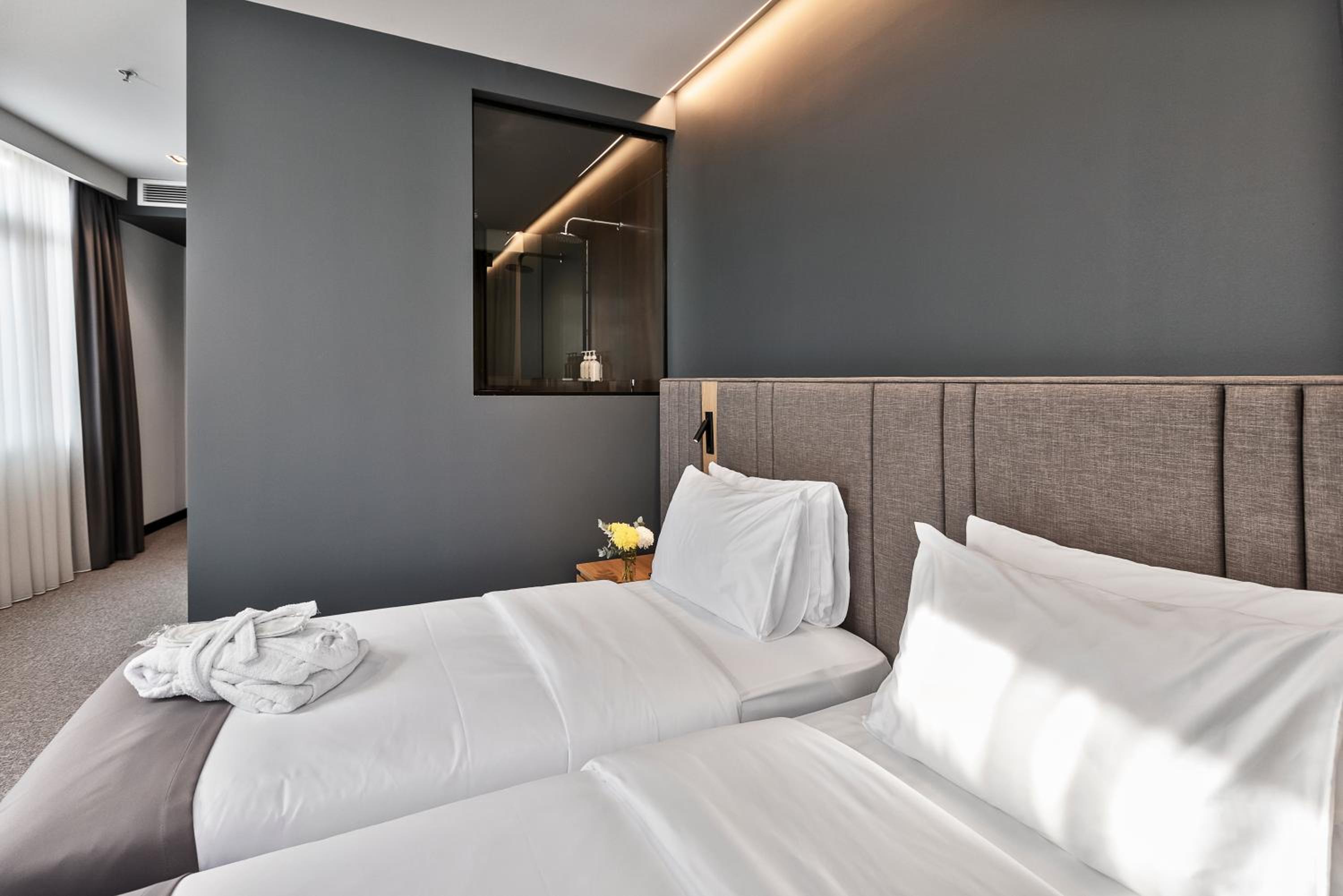 Standard Twin or Double Room - Photo 10