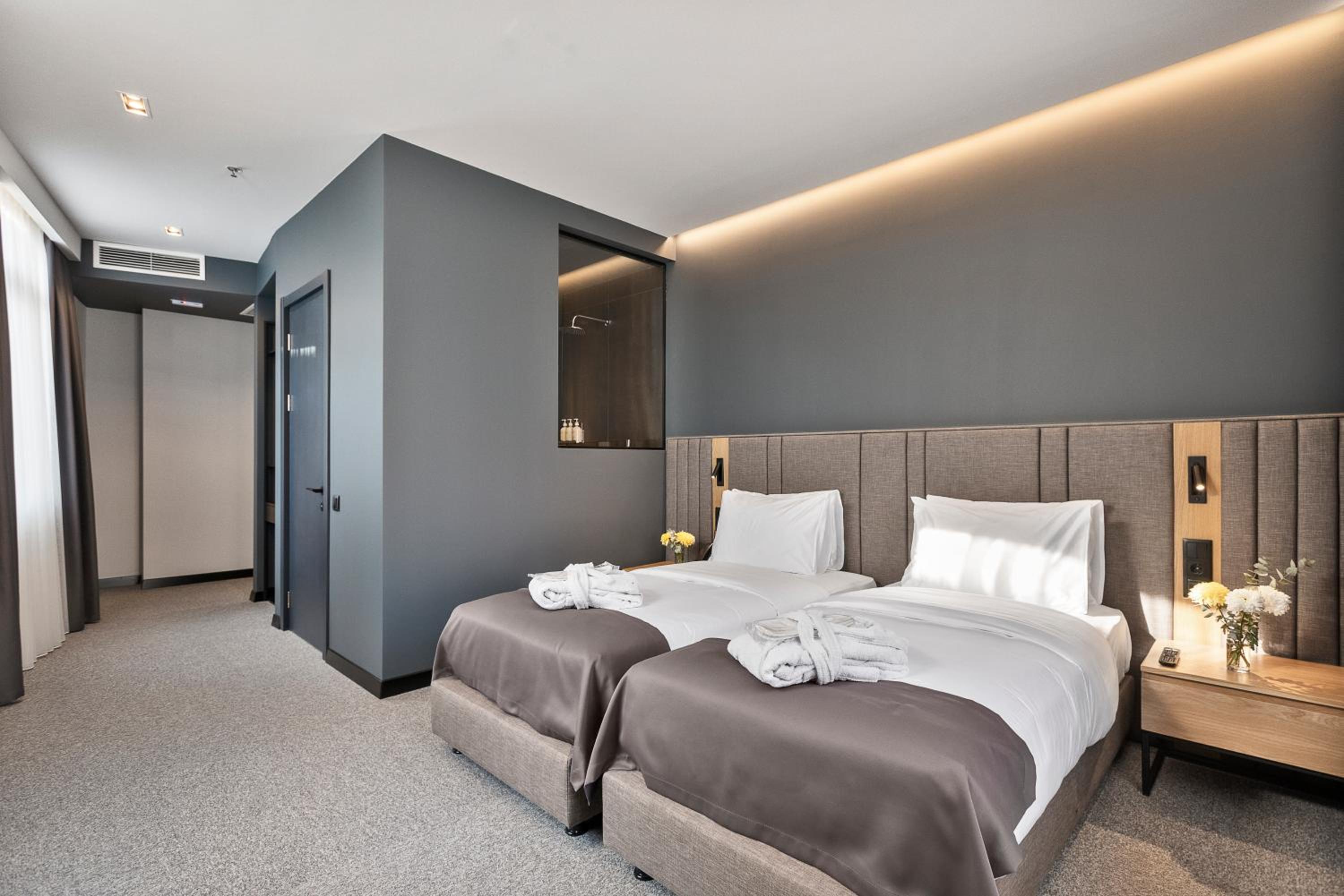 Standard Twin or Double Room - Photo 6