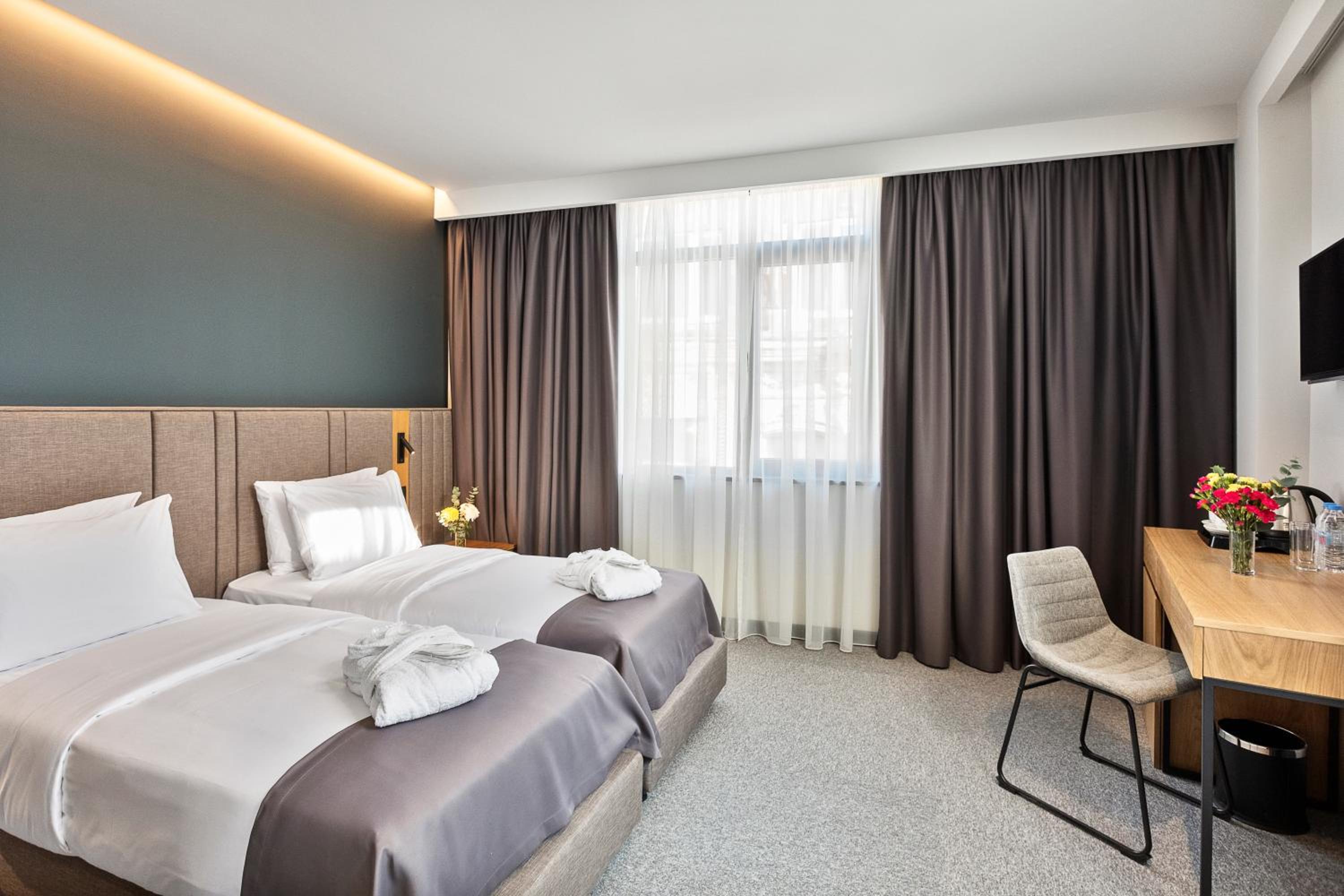 Standard Twin or Double Room - Photo 7