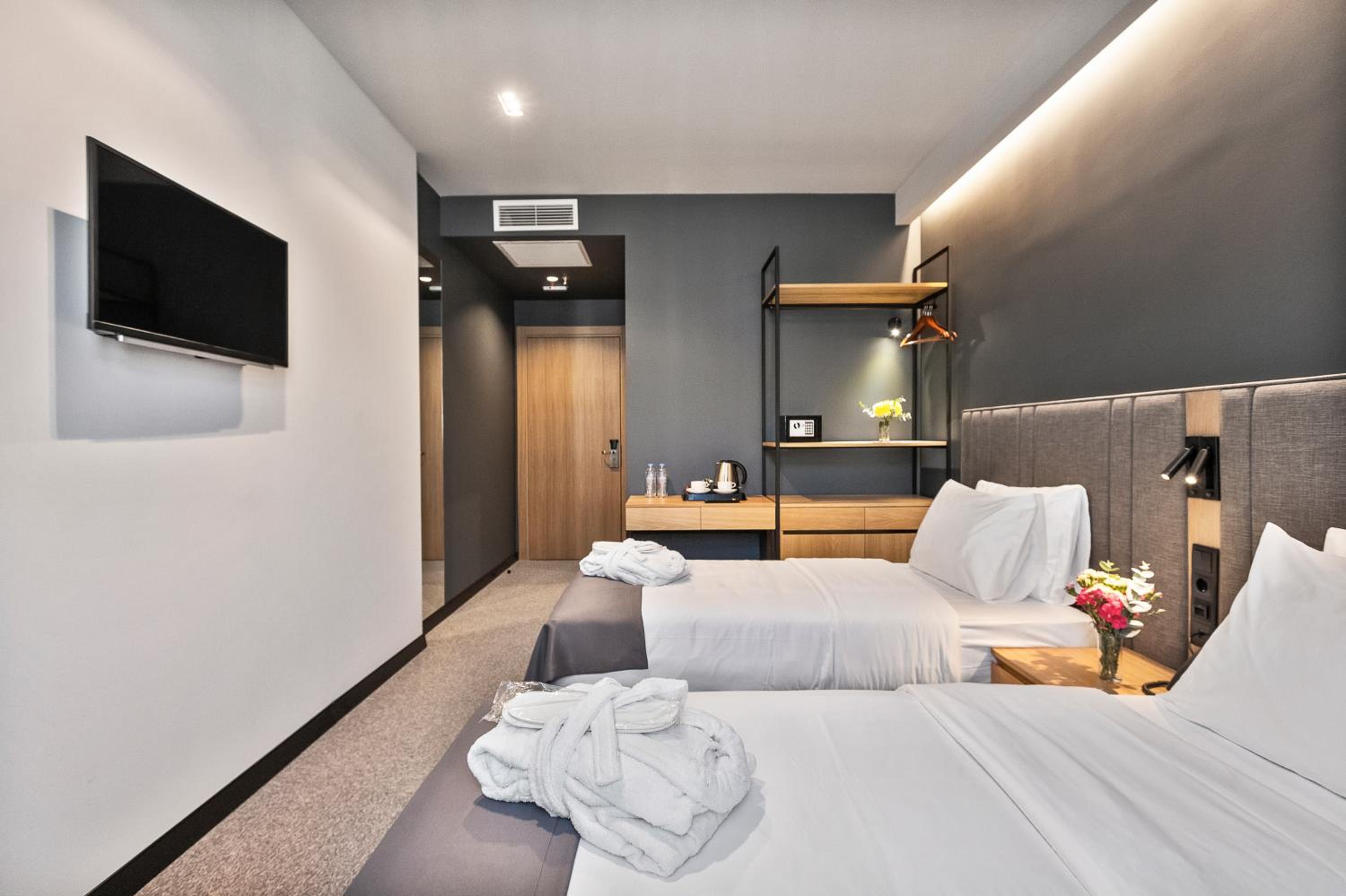 Standard Twin or Double Room - Photo 9