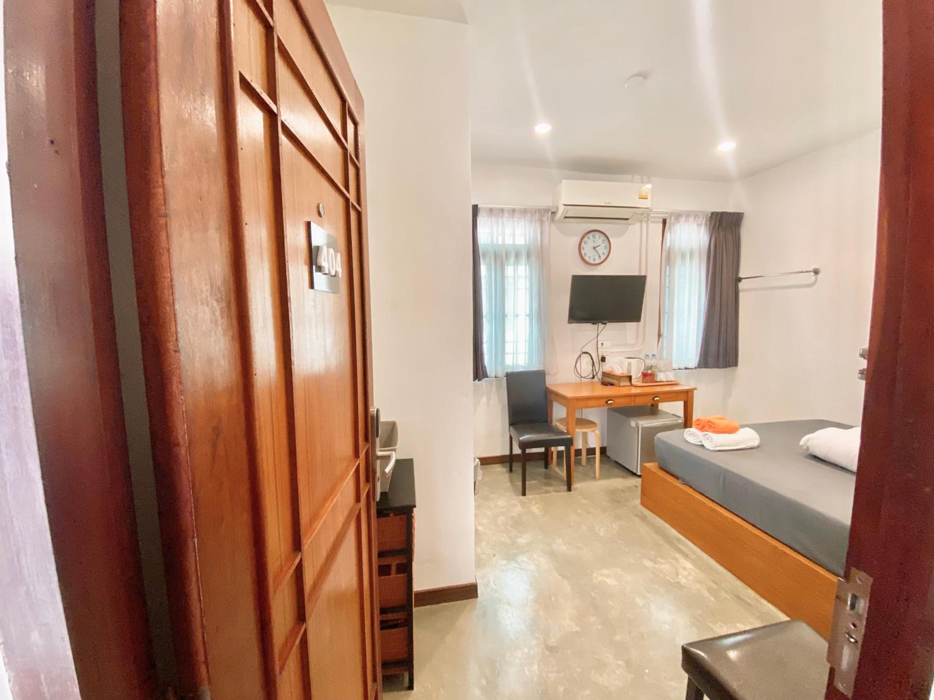 Double Room with Shared Bathroom photo 2