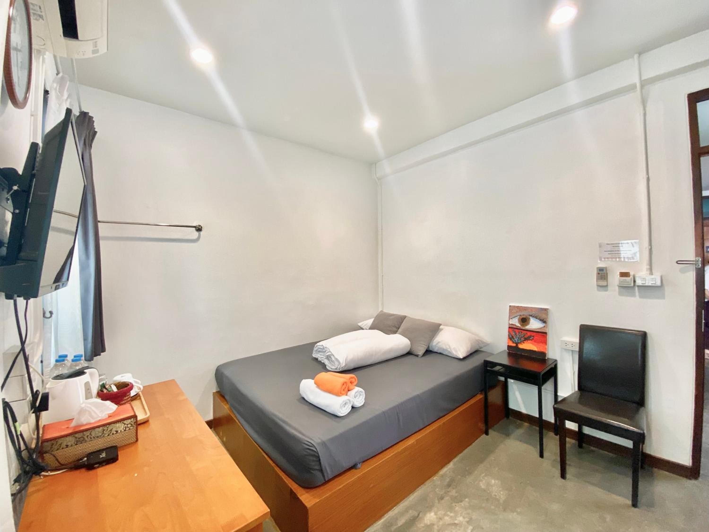 Double Room with Shared Bathroom photo 1
