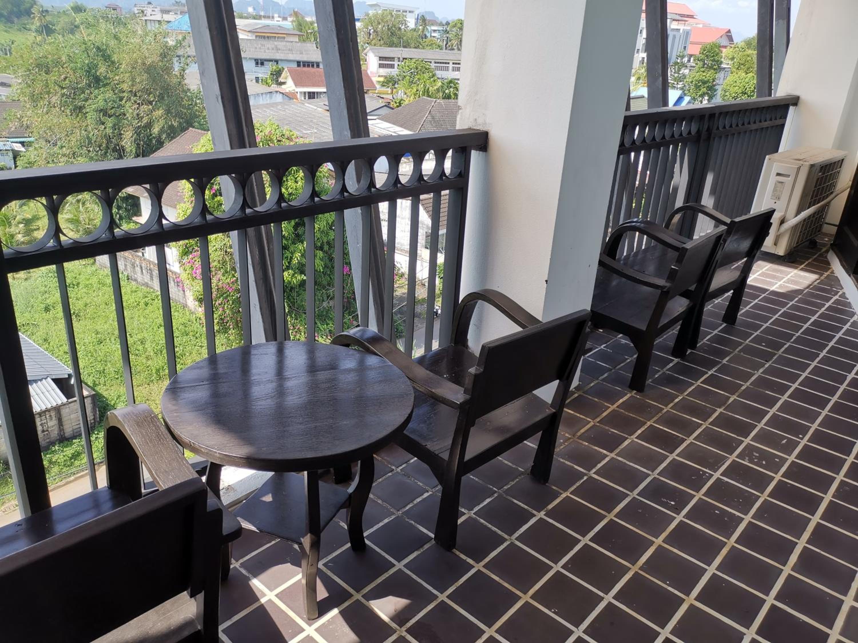 Family Room with Mountain View photo 3