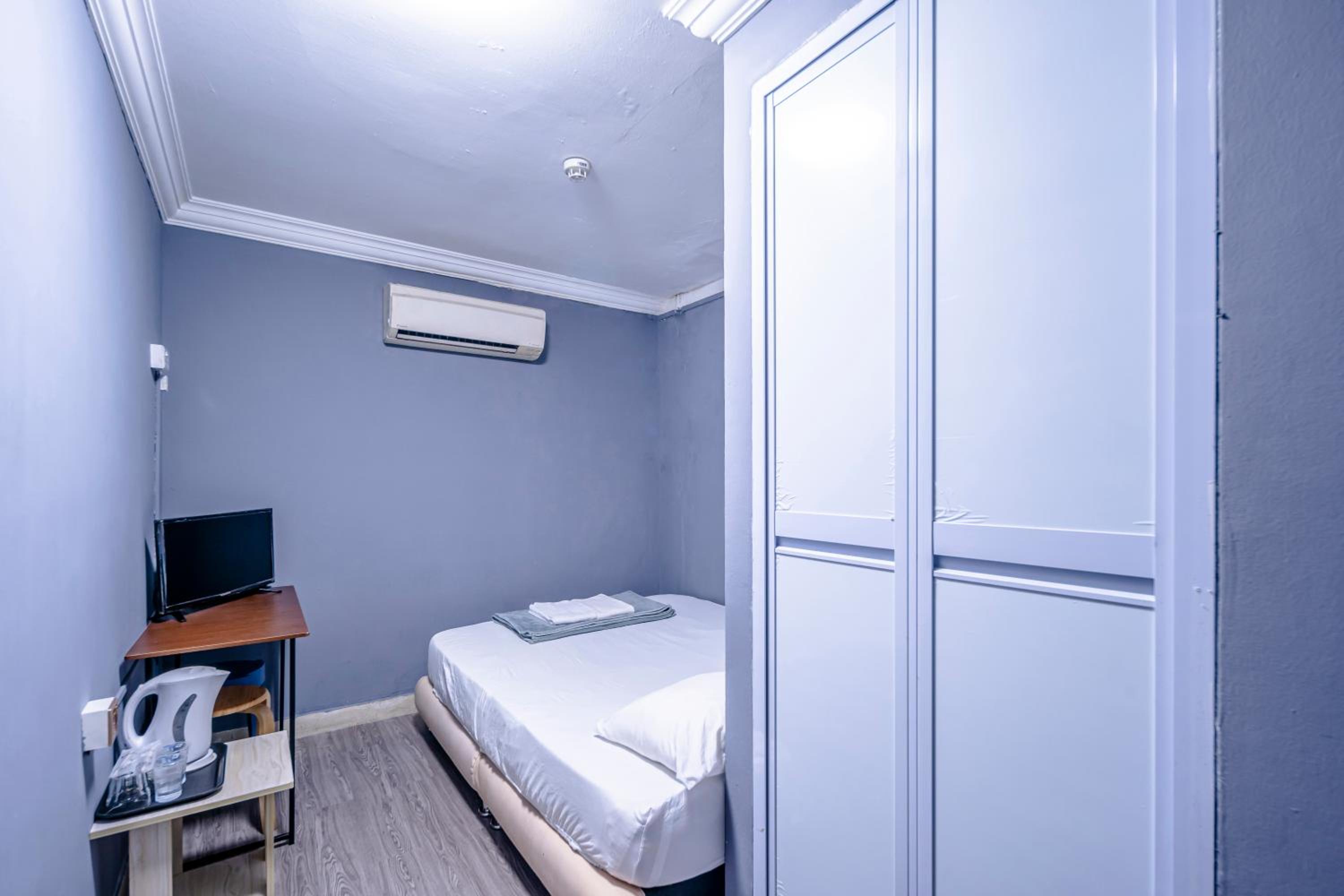Standard Queen Room