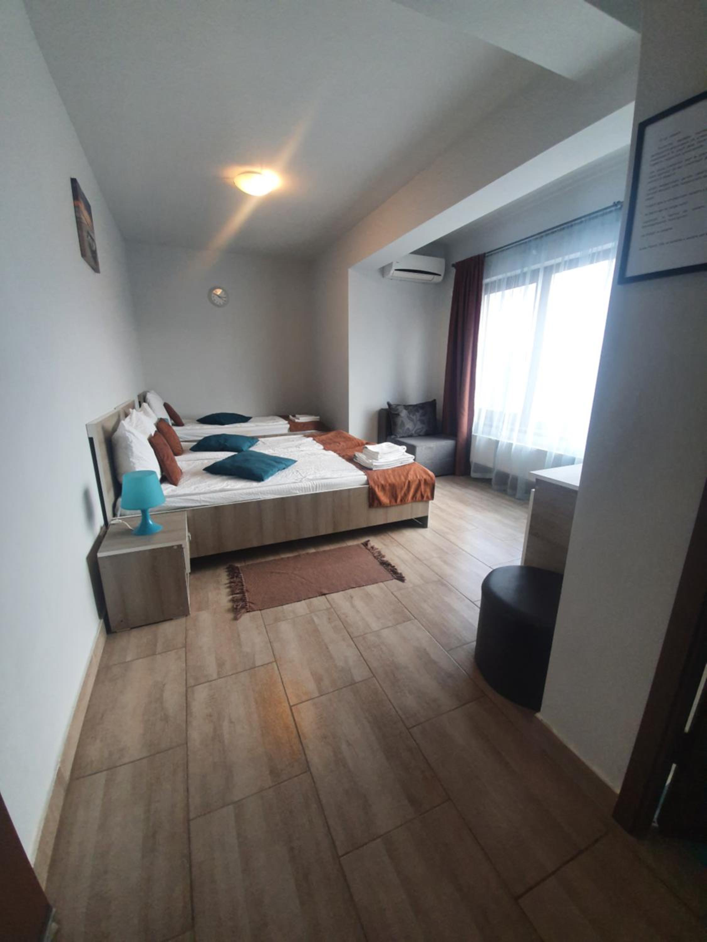 Triple Room with Private Bathroom - Photo 12