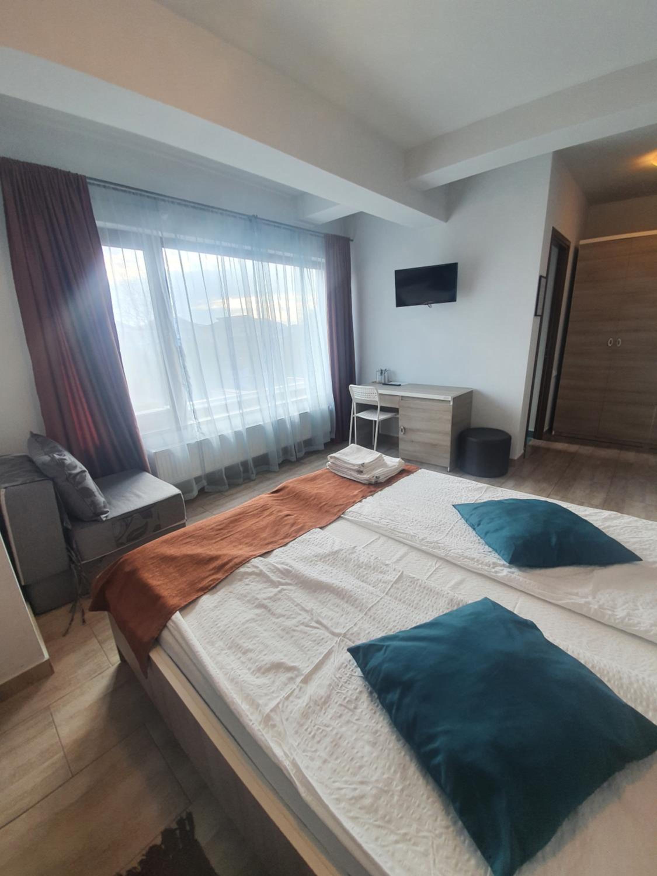 Triple Room with Private Bathroom - Photo 13