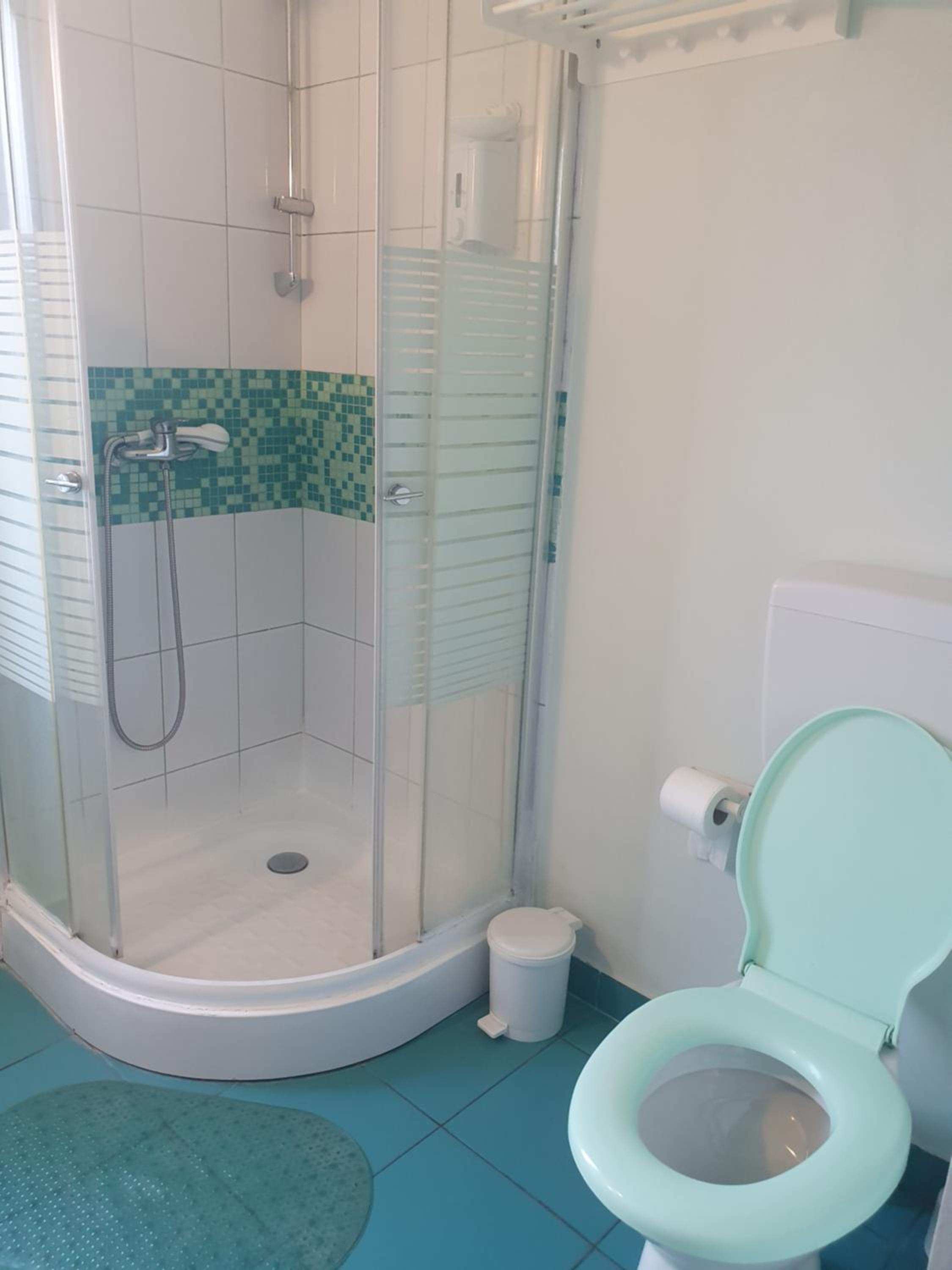 Triple Room with Private Bathroom - Photo 14