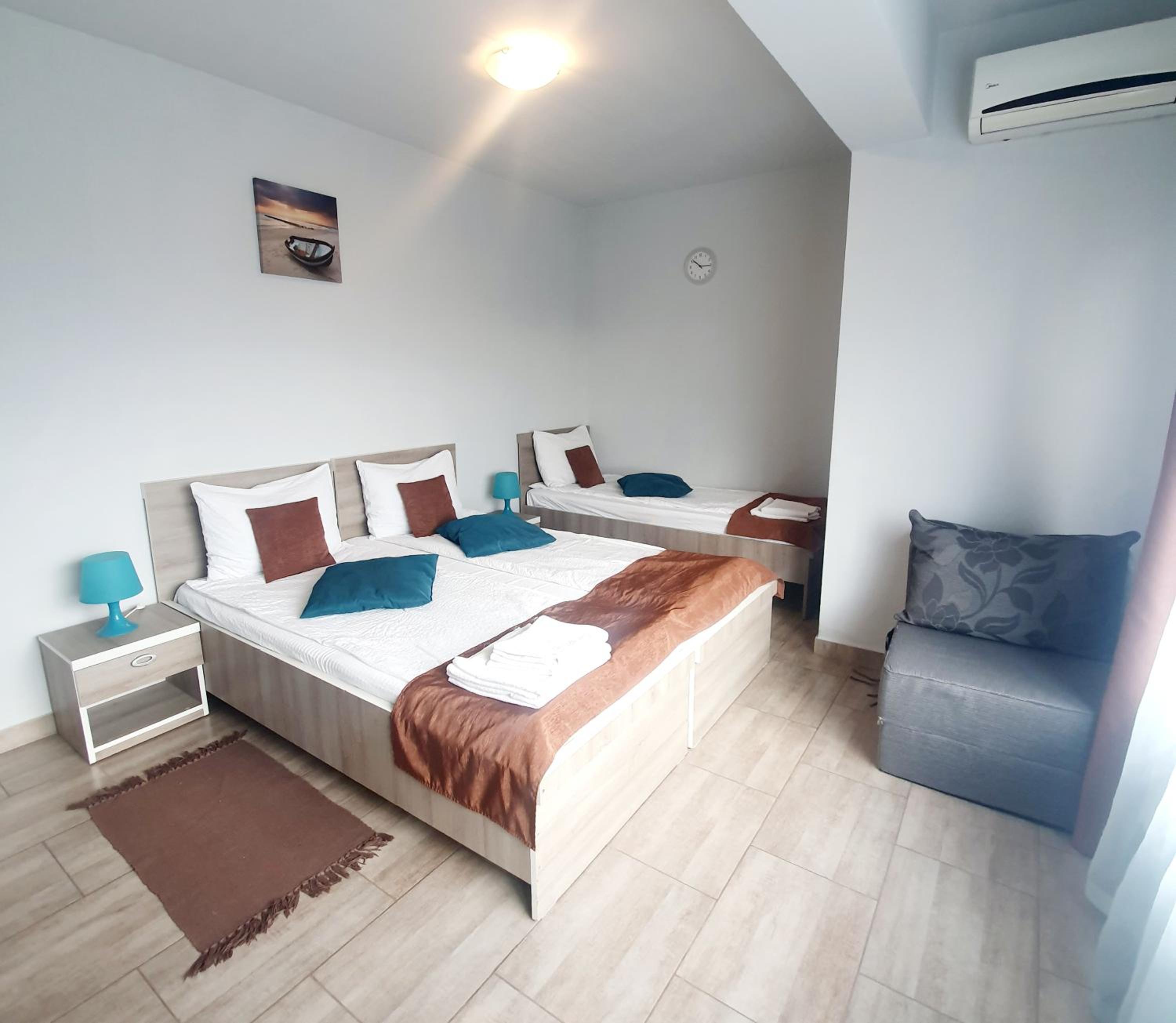 Triple Room with Private Bathroom - Photo 3