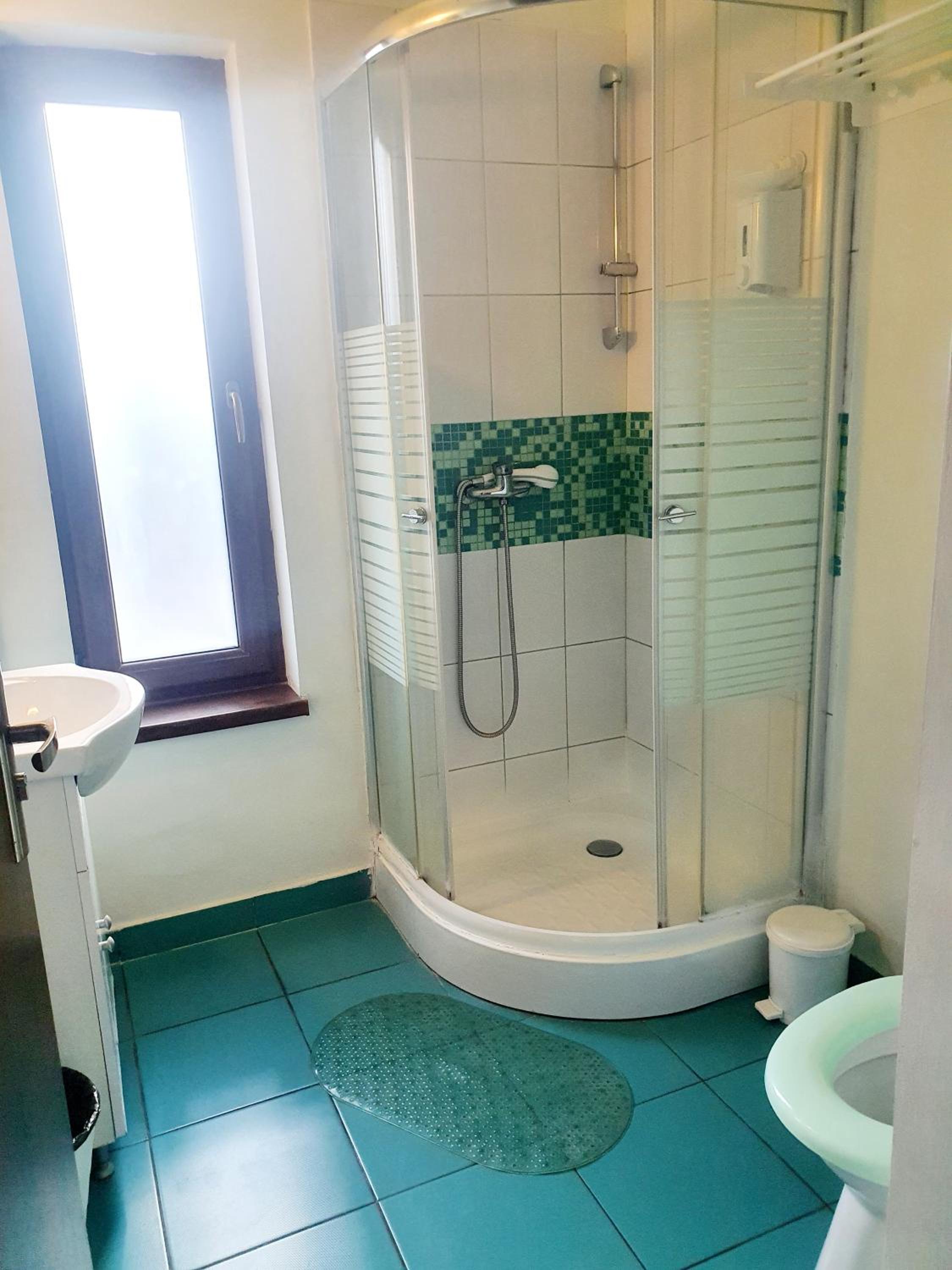 Triple Room with Private Bathroom - Photo 4