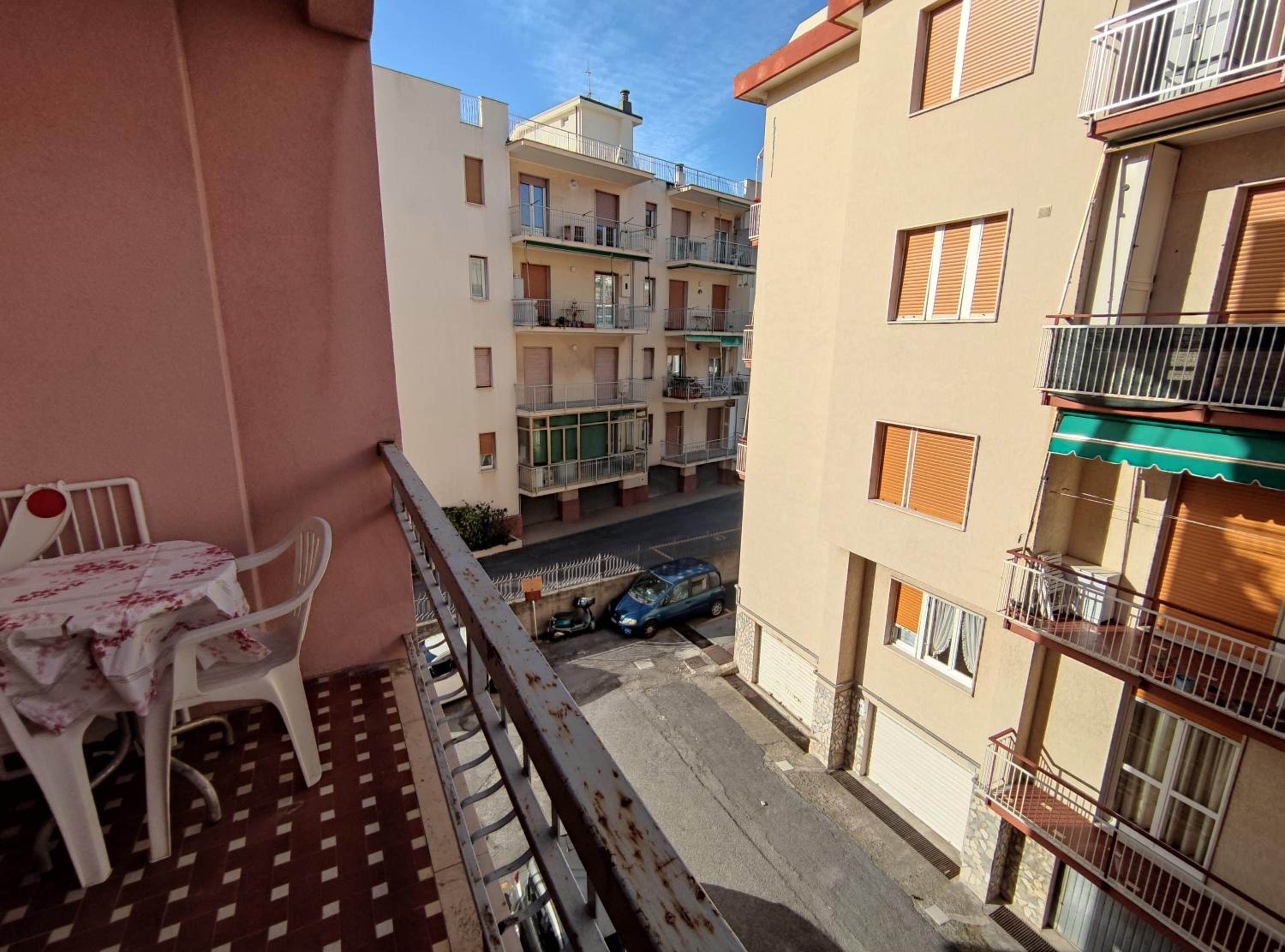 Apartment with Balcony photo 3