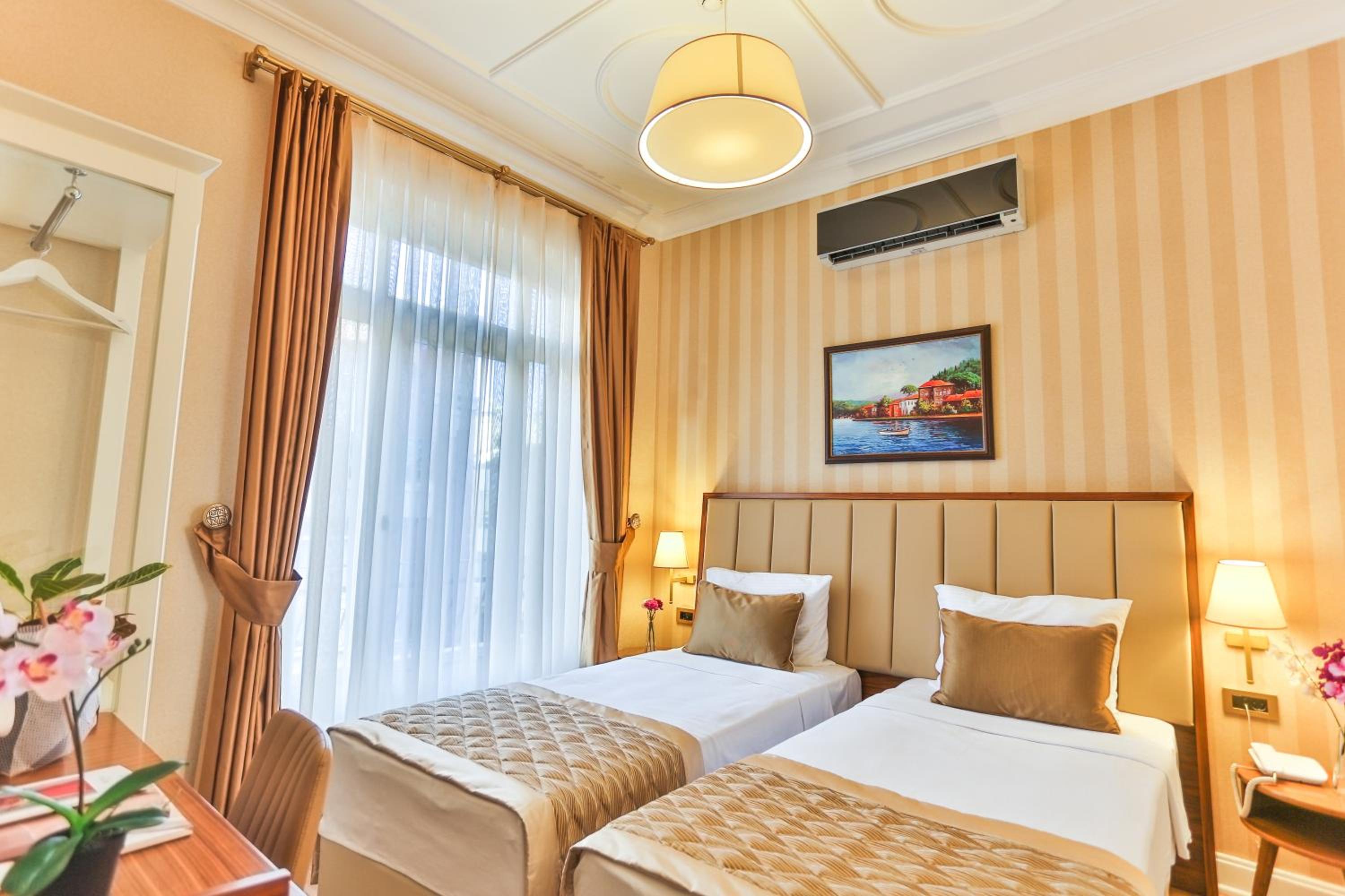 Triple Room with Balcony photo 3