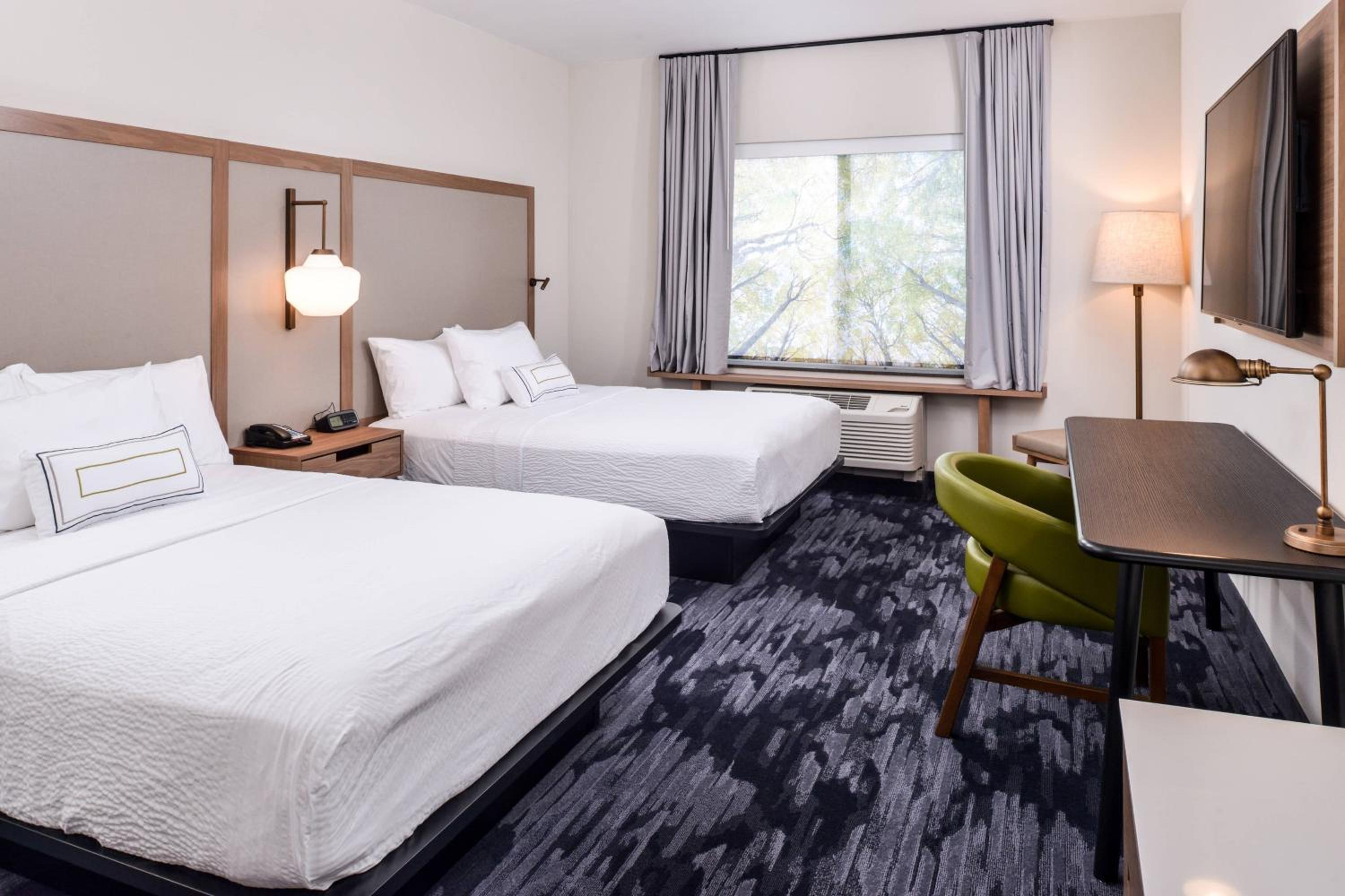 Queen Room with Two Queen Beds and Bathtub - Mobility Access