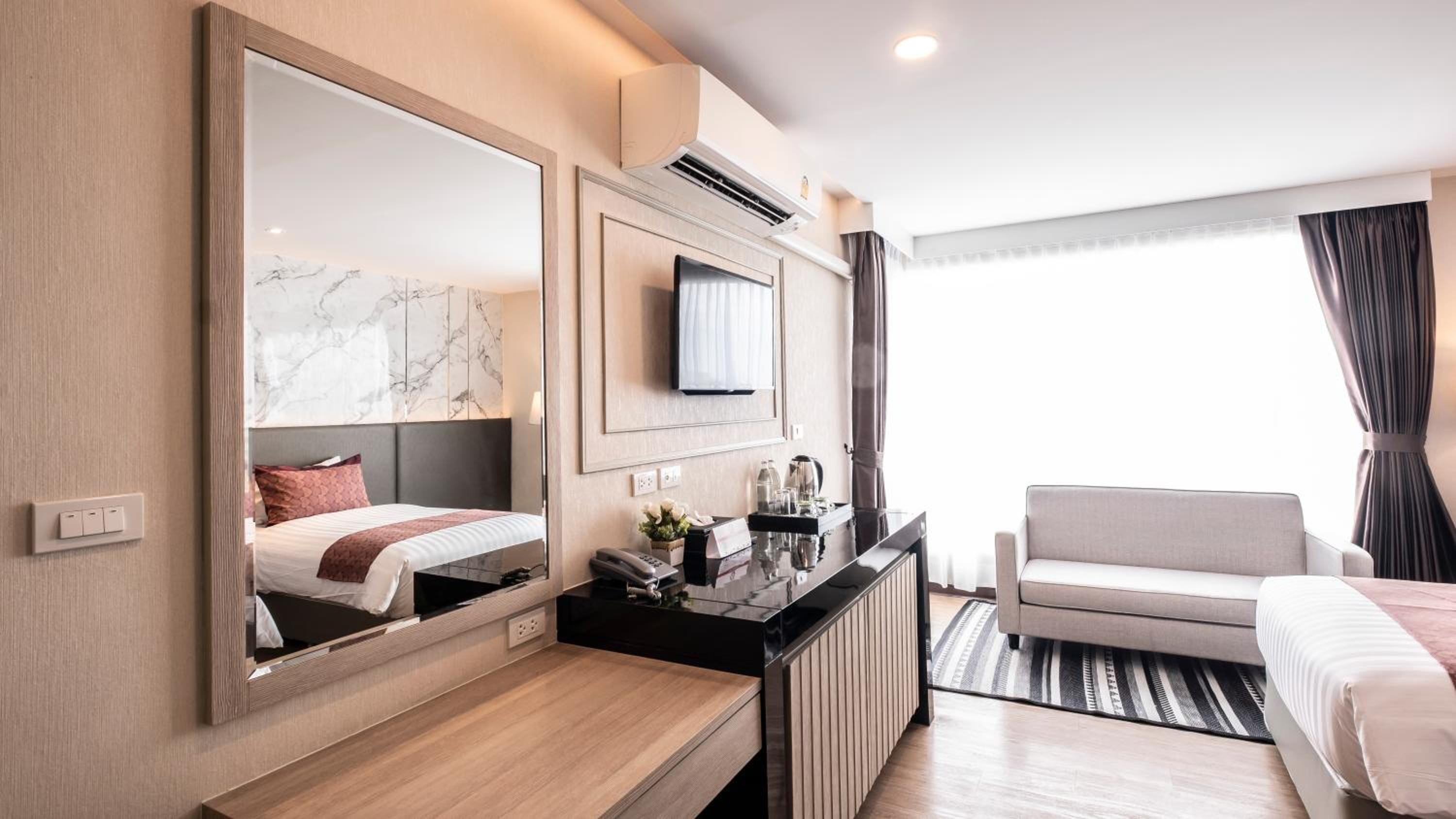 Premium Deluxe Double Room - Photo 12