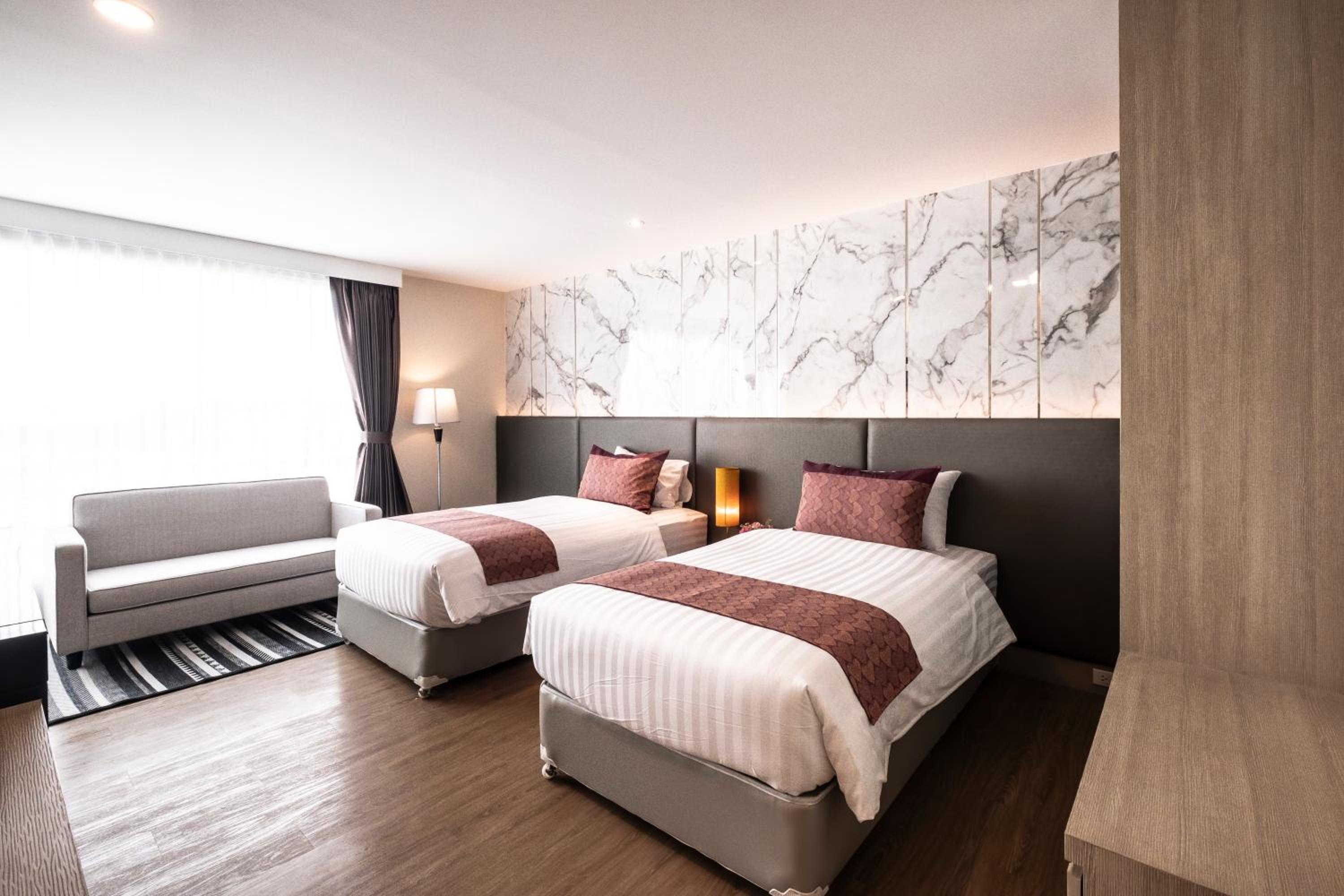 Premium Deluxe Twin Room - Photo 8