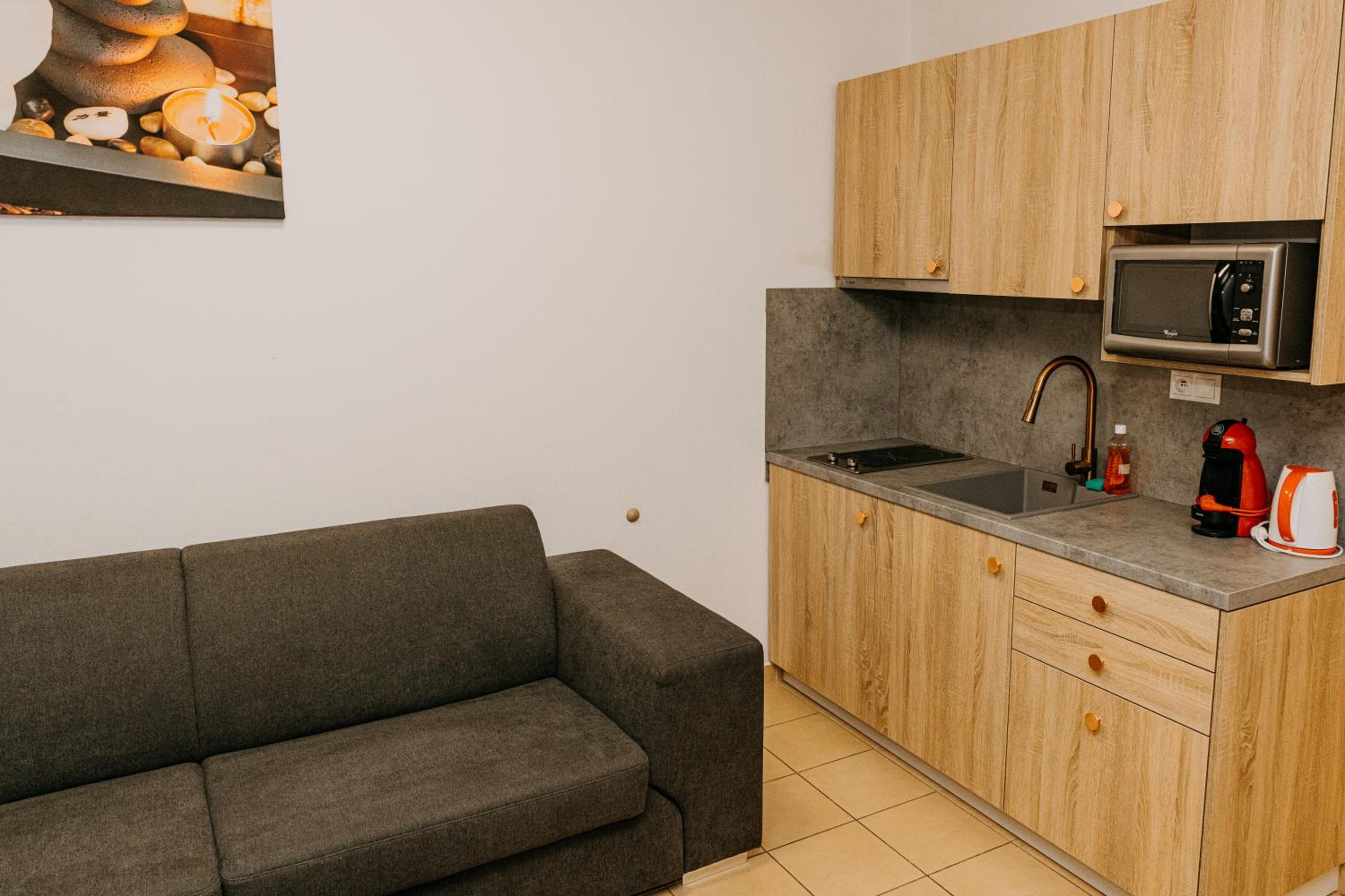 Apartment with Balcony - Photo 10